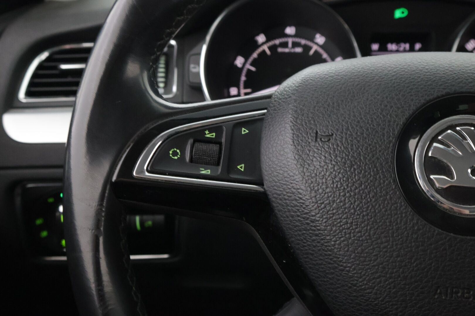 Skoda Superb 2013 3,6 FSI V6 4x4 Ambition Business DSG Autom. - YritysOutlet - Myydään vain yrityksille - – Tämä auto myydään YritysOutlet -valikoimasta vain yritykselle