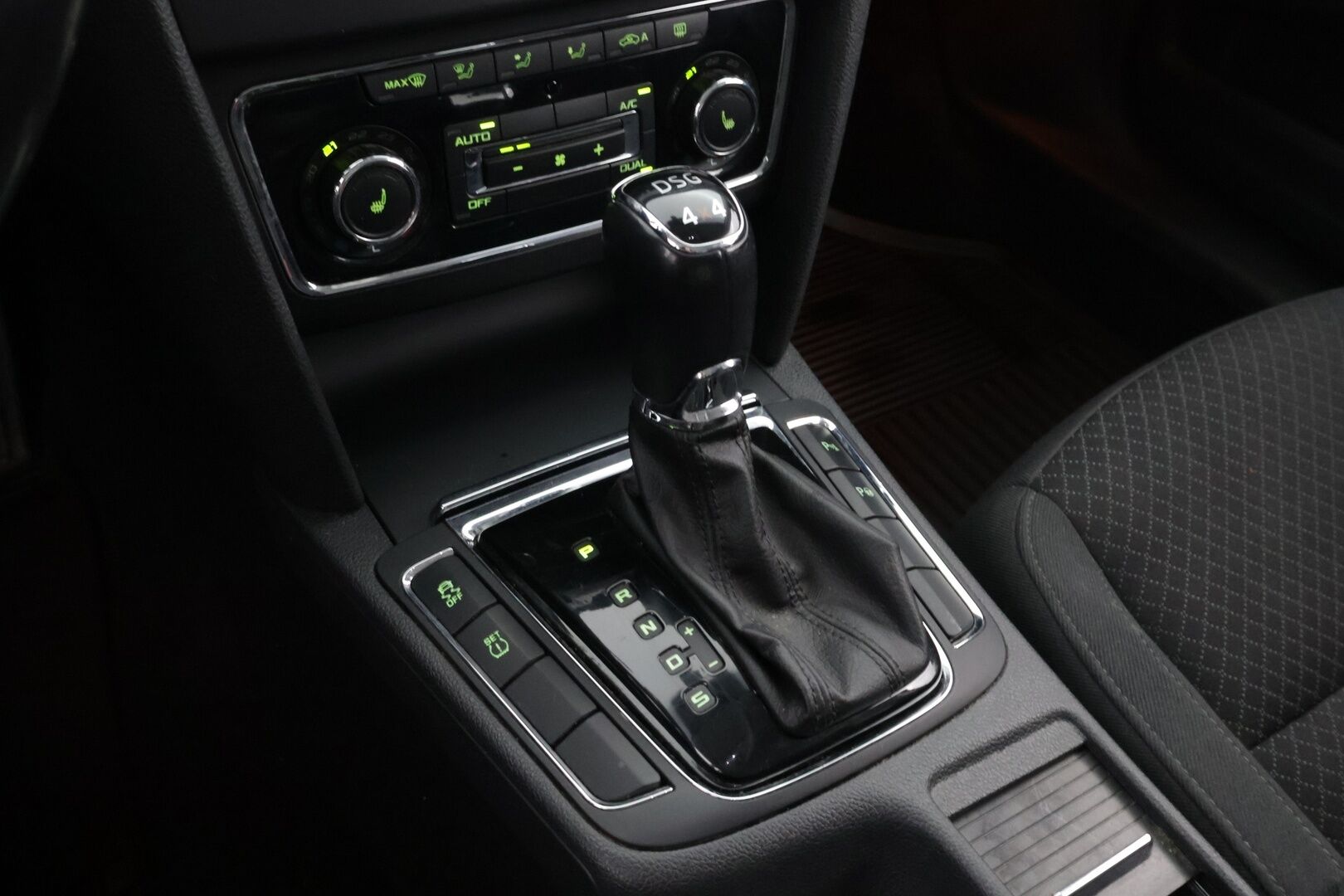 Skoda Superb 2013 3,6 FSI V6 4x4 Ambition Business DSG Autom. - YritysOutlet - Myydään vain yrityksille - – Tämä auto myydään YritysOutlet -valikoimasta vain yritykselle