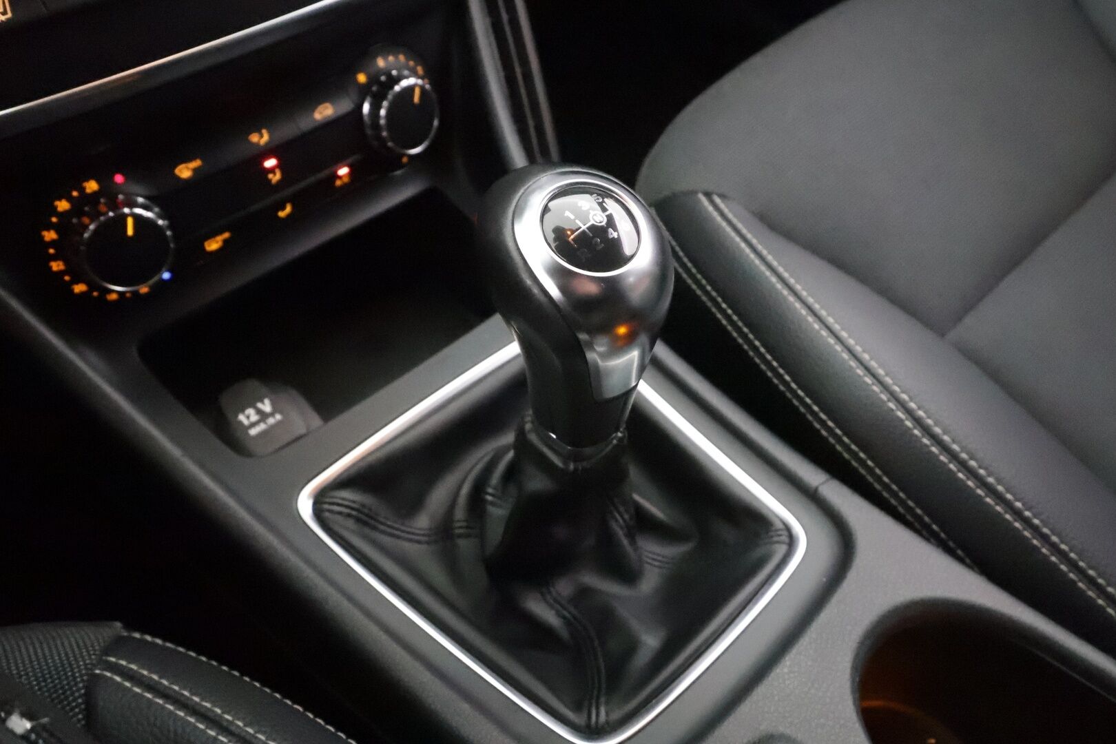 Mercedes-Benz A 2013 180 BE - | Lohko+sisä | Musta sisäkatto | ISOFIX | Xenon | Puolinahat | 