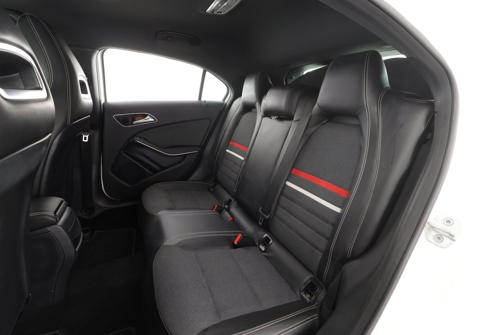 Mercedes-Benz A 2013 180 BE - | Lohko+sisä | Musta sisäkatto | ISOFIX | Xenon | Puolinahat | 
