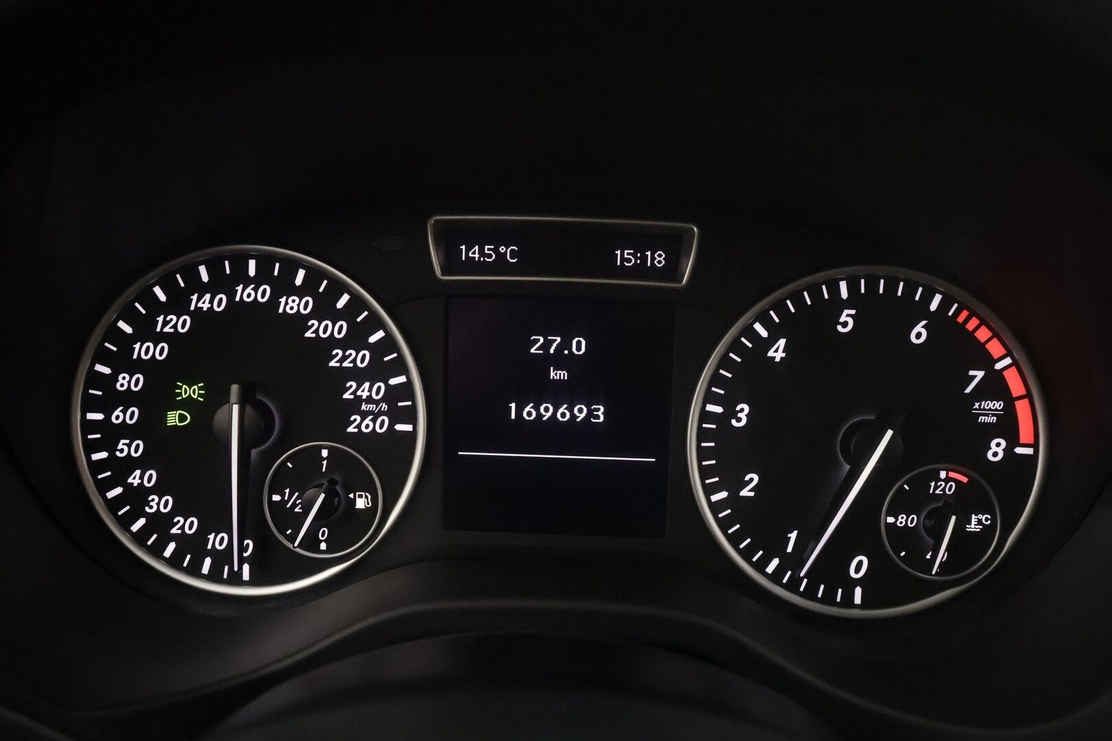 Mercedes-Benz A 2013 180 BE - | Lohko+sisä | Musta sisäkatto | ISOFIX | Xenon | Puolinahat | 