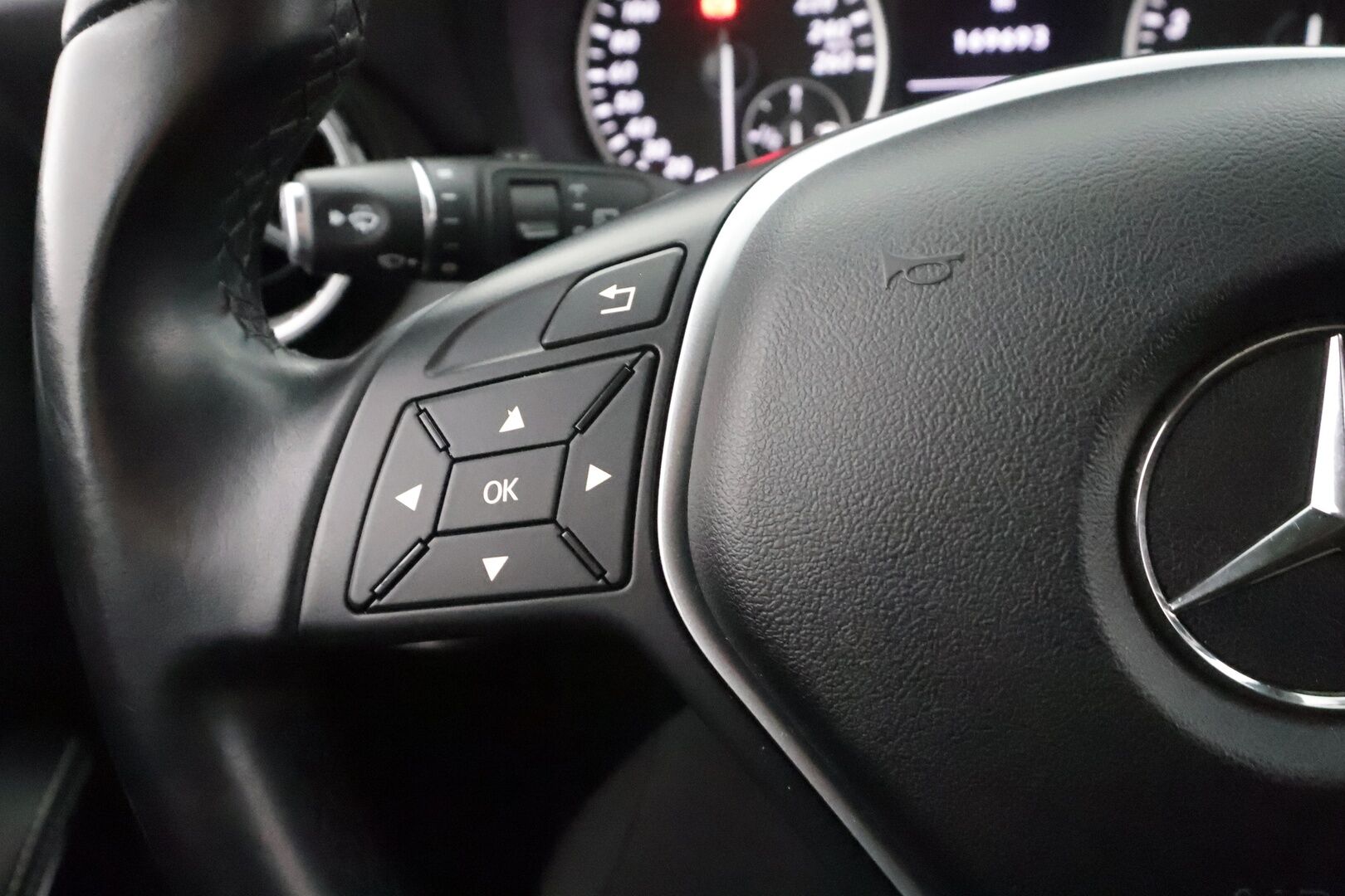 Mercedes-Benz A 2013 180 BE - | Lohko+sisä | Musta sisäkatto | ISOFIX | Xenon | Puolinahat | 