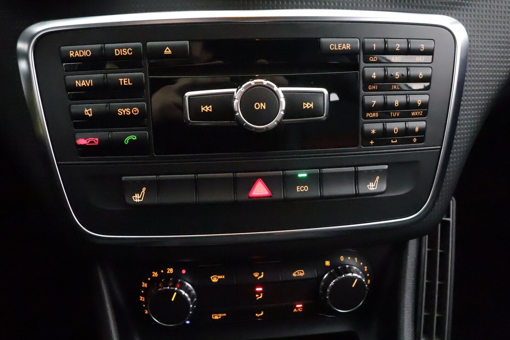 Mercedes-Benz A 2013 180 BE * Xenon / Lohko / Puolinahat / Bluetooth / Hyvät huollot * - Kahdet renkaat