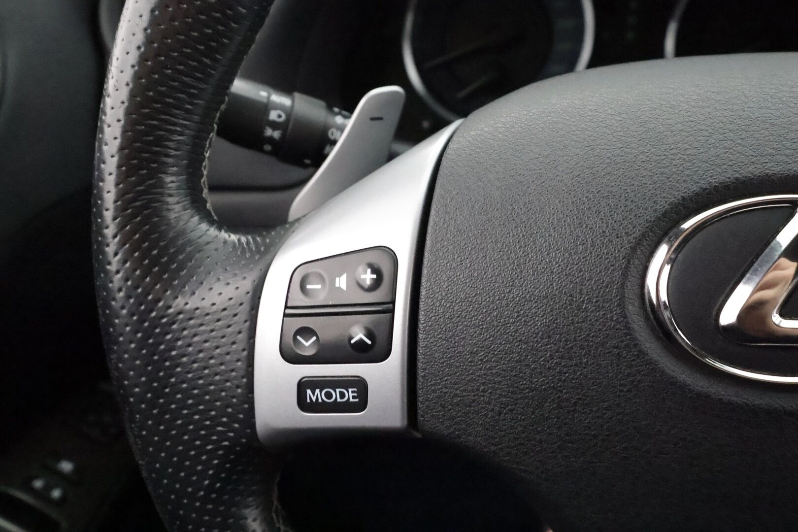 Lexus IS 2012 250 F-Sport - | Sisätilanlämmitin | Sähköpenkit | Xenon | P.tutkat | Vakkari | Nahka-Alcantara | Keyless | Facelift | Kahdet renkaat