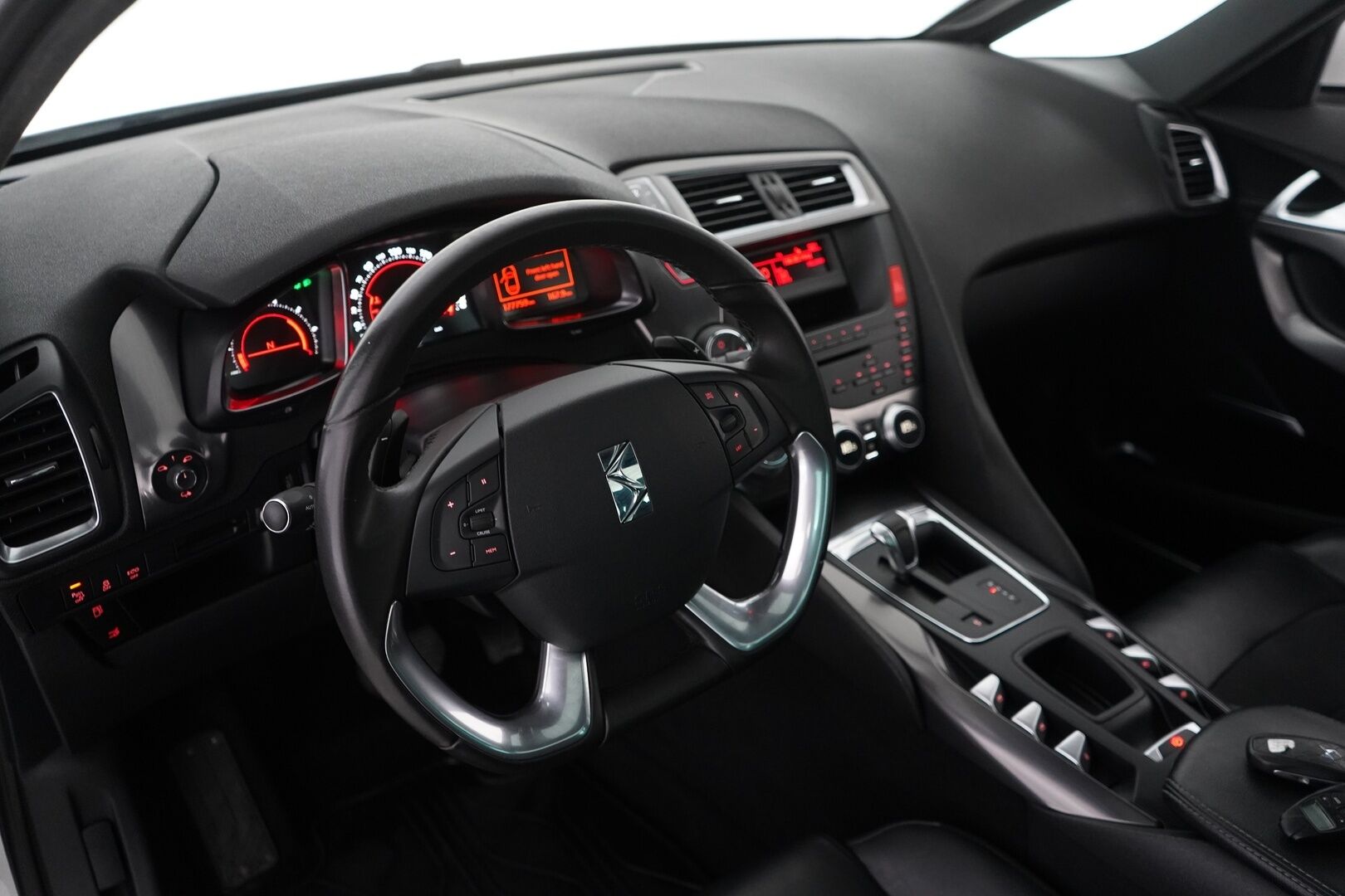 Citroen DS5 2013 1.6 e-HDi 115 White Pearl BMP6 Aut * Webasto / Vakkari / Vetokoukku / Lasikatto / Nahka-alcantara / Keyless* - Suomi-auto / Viimeisin huolto 173tkm / Kahdet vanteet / Helmiäisvalkoinen / Säännöllisesti huollettu