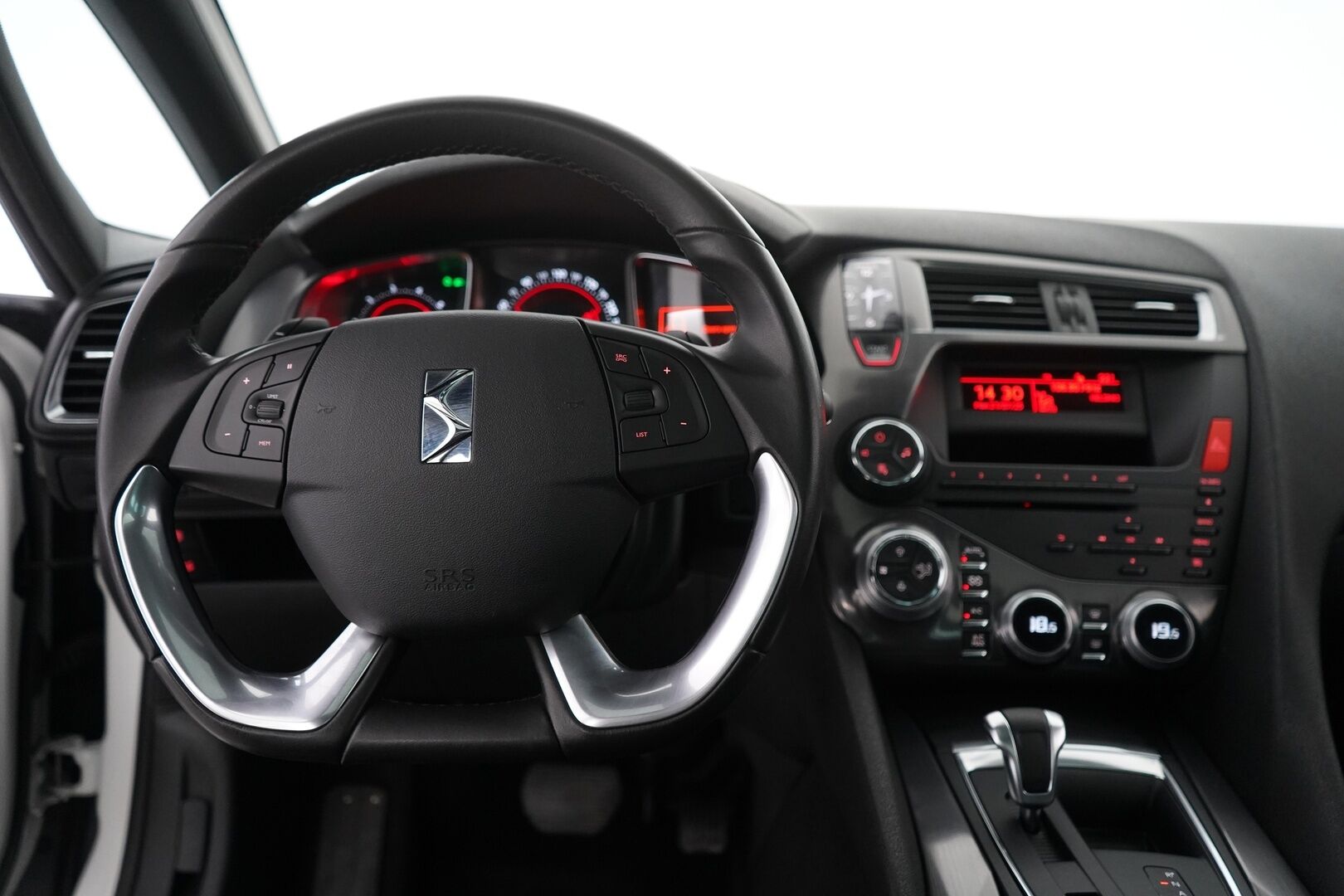 Citroen DS5 2013 1.6 e-HDi 115 White Pearl BMP6 Aut * Webasto / Vakkari / Vetokoukku / Lasikatto / Nahka-alcantara / Keyless* - Suomi-auto / Viimeisin huolto 173tkm / Kahdet vanteet / Helmiäisvalkoinen / Säännöllisesti huollettu