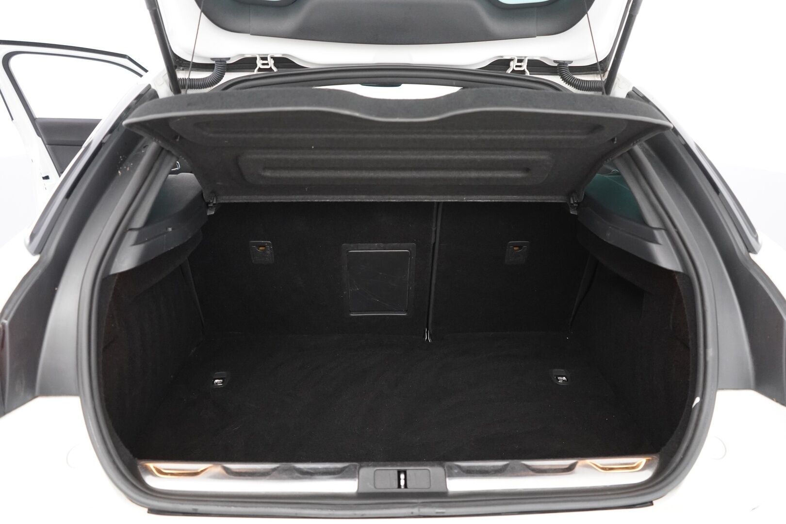 Citroen DS5 2013 1.6 e-HDi 115 White Pearl BMP6 Aut * Webasto / Vakkari / Vetokoukku / Lasikatto / Nahka-alcantara / Keyless* - Suomi-auto / Viimeisin huolto 173tkm / Kahdet vanteet / Helmiäisvalkoinen / Säännöllisesti huollettu