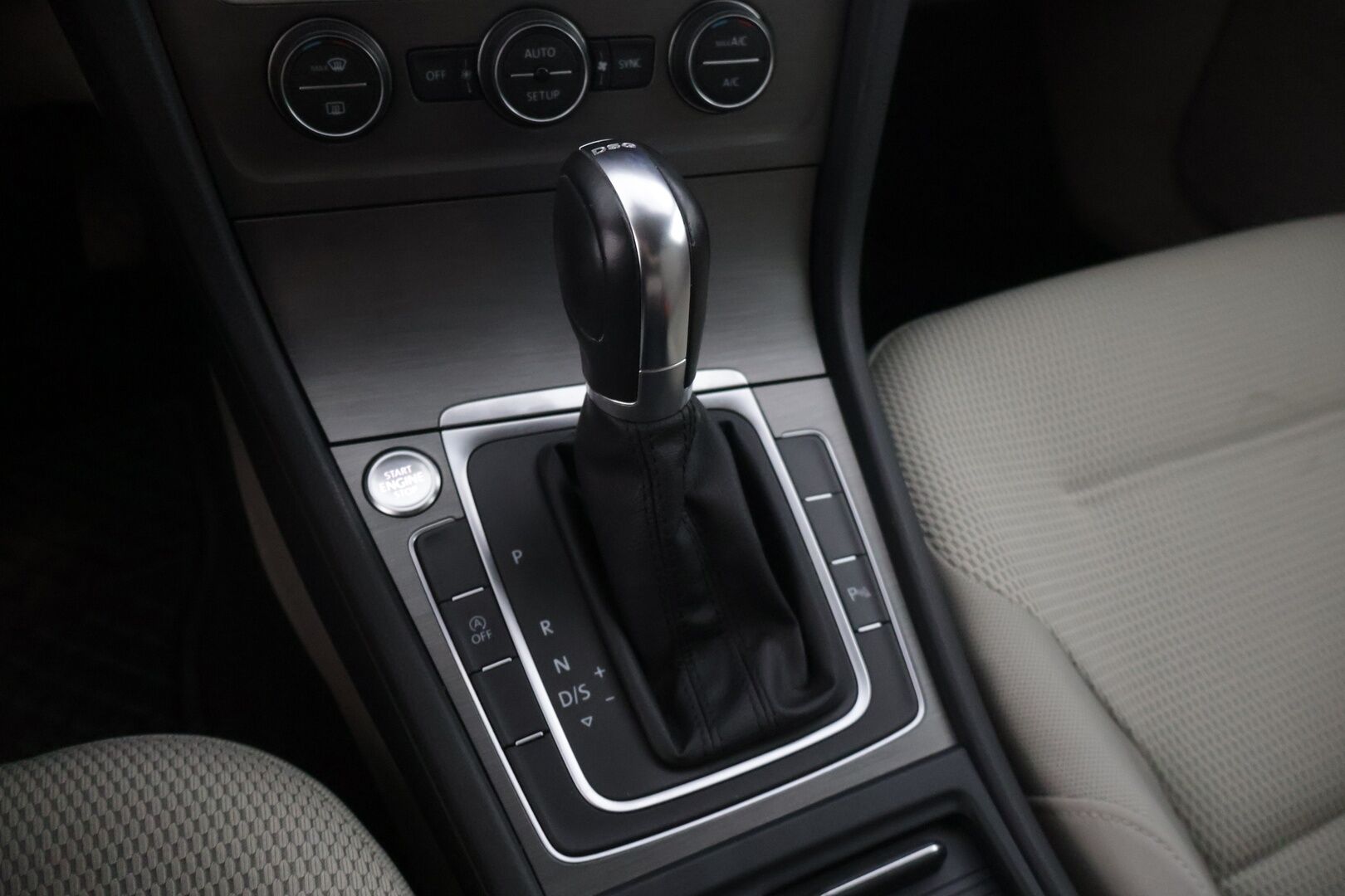 Volkswagen Golf 2014 Comfortline 1,6 TDI 77 kW (105 hv) BlueMotion Technology DSG-automaatti 4-ov * Vakkari / Xenon / Keyless / Bluetooth * * - Juuri huollettu / Suomi-Auto / Jakopää tehty juuri 2/26! - HULLUT AVAJAISHULINAT KORKOTARJOUS 3,29 %