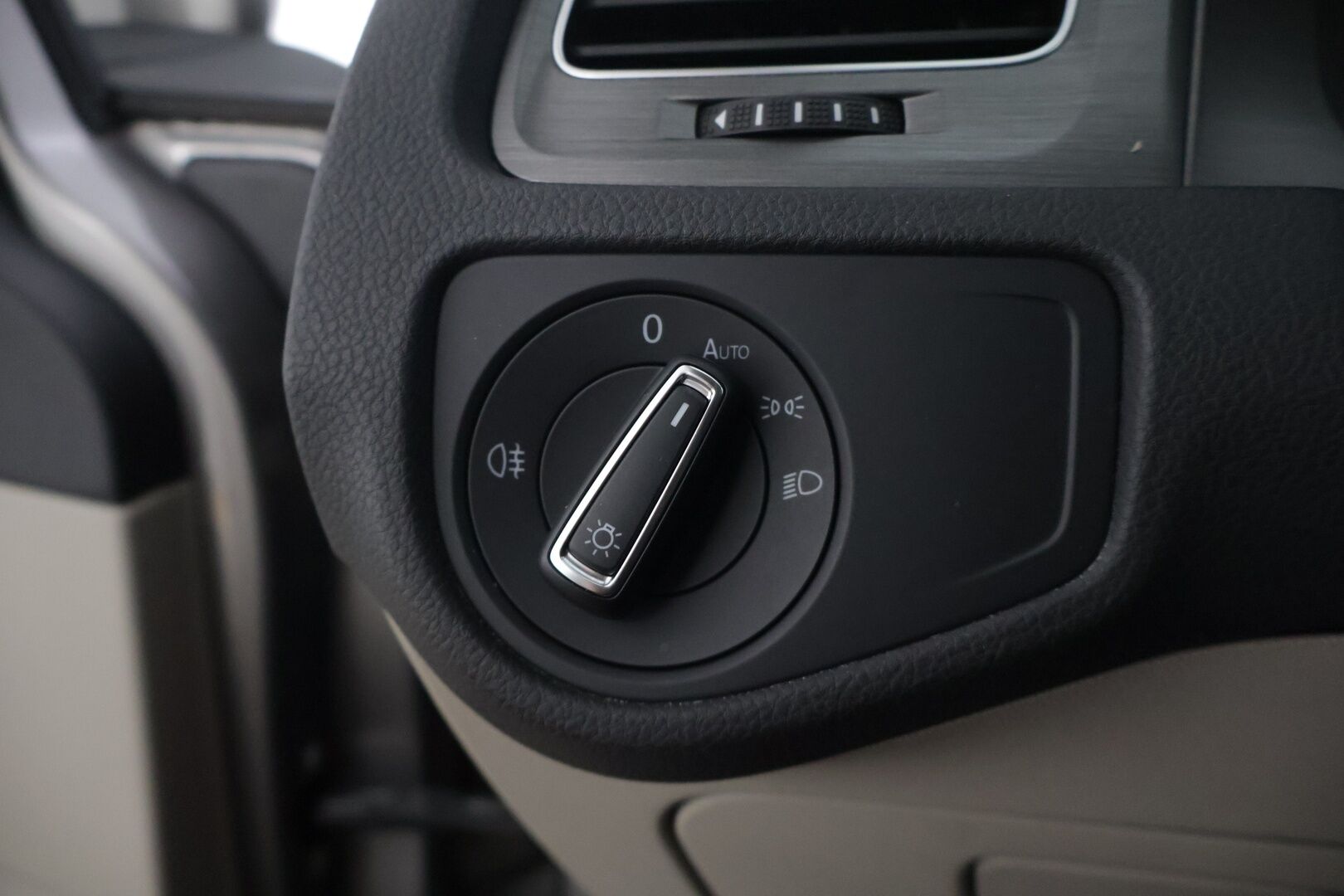 Volkswagen Golf 2014 Comfortline 1,6 TDI 77 kW (105 hv) BlueMotion Technology DSG-automaatti 4-ov * Vakkari / Xenon / Keyless / Bluetooth * * - Juuri huollettu / Suomi-Auto / Jakopää tehty juuri 2/26! - HULLUT AVAJAISHULINAT KORKOTARJOUS 3,29 %