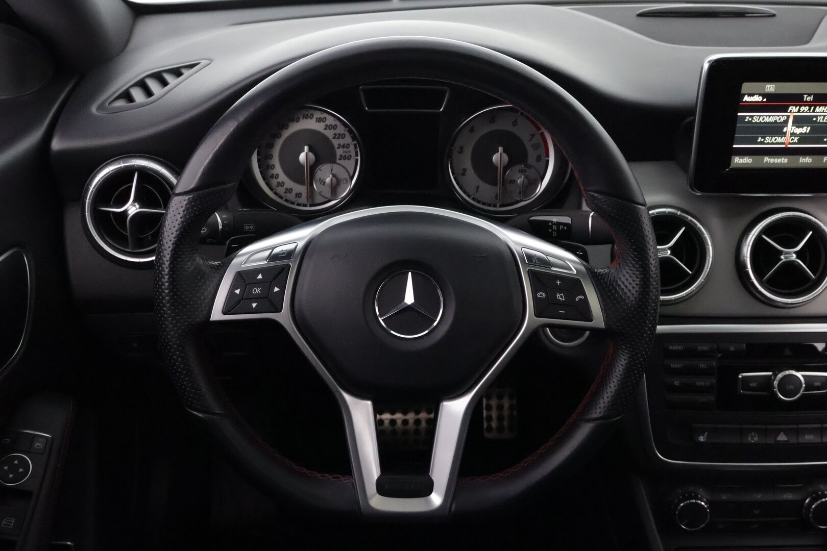 Mercedes-Benz CLA 2013 200 BE A Premium Business AMG * Panorama / Nahka-Alcantara / Night / Bi-Xenon / Lohko & Sisäpistoke - Tulossa Myyntiin! - HULLUT VÄLIPÄIVÄT KORKOTARJOUS 2,49%