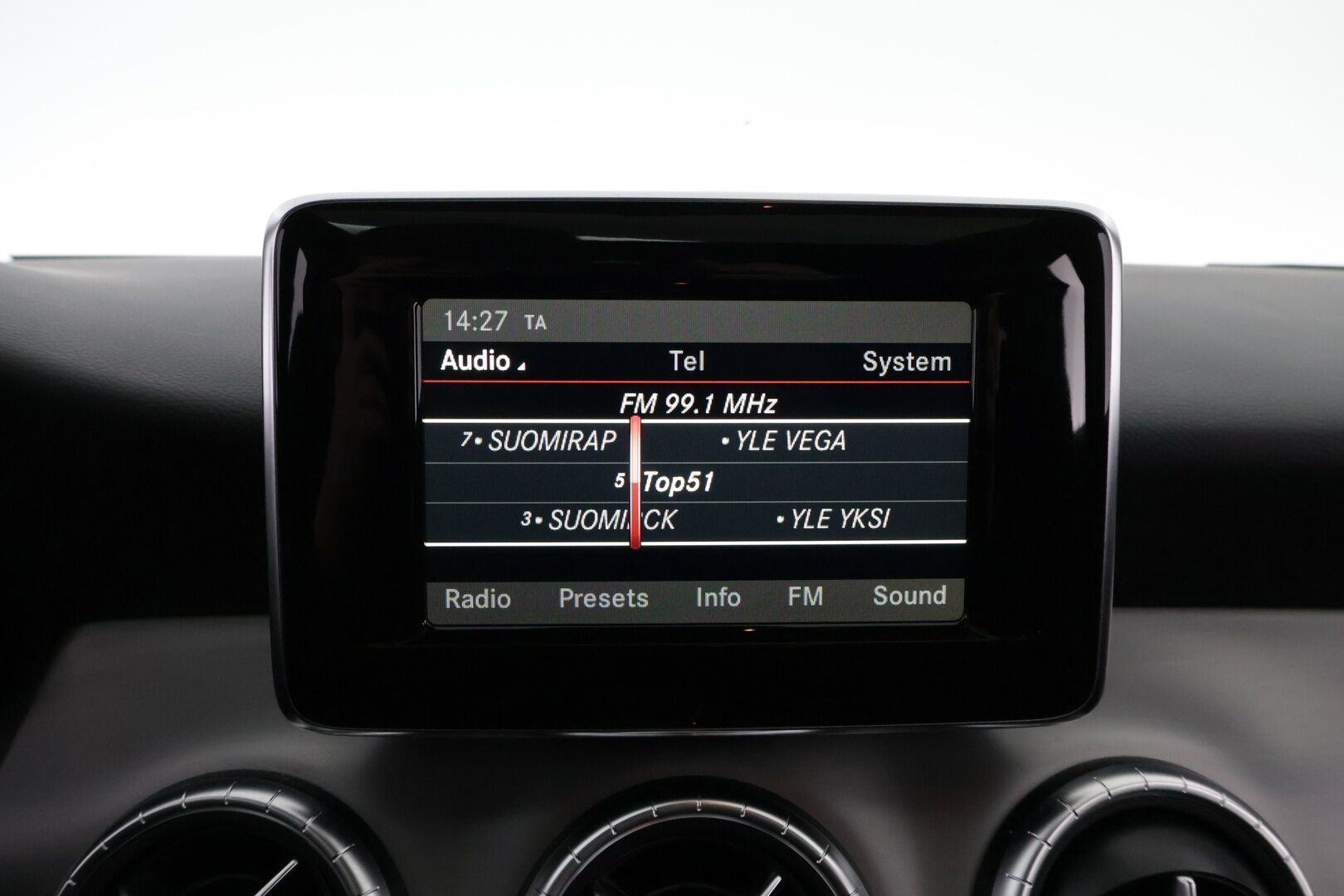 Mercedes-Benz CLA 2013 200 BE A Premium Business AMG * Panorama / Nahka-Alcantara / Night / Bi-Xenon / Lohko & Sisäpistoke - Tulossa Myyntiin! - HULLUT VÄLIPÄIVÄT KORKOTARJOUS 2,49%