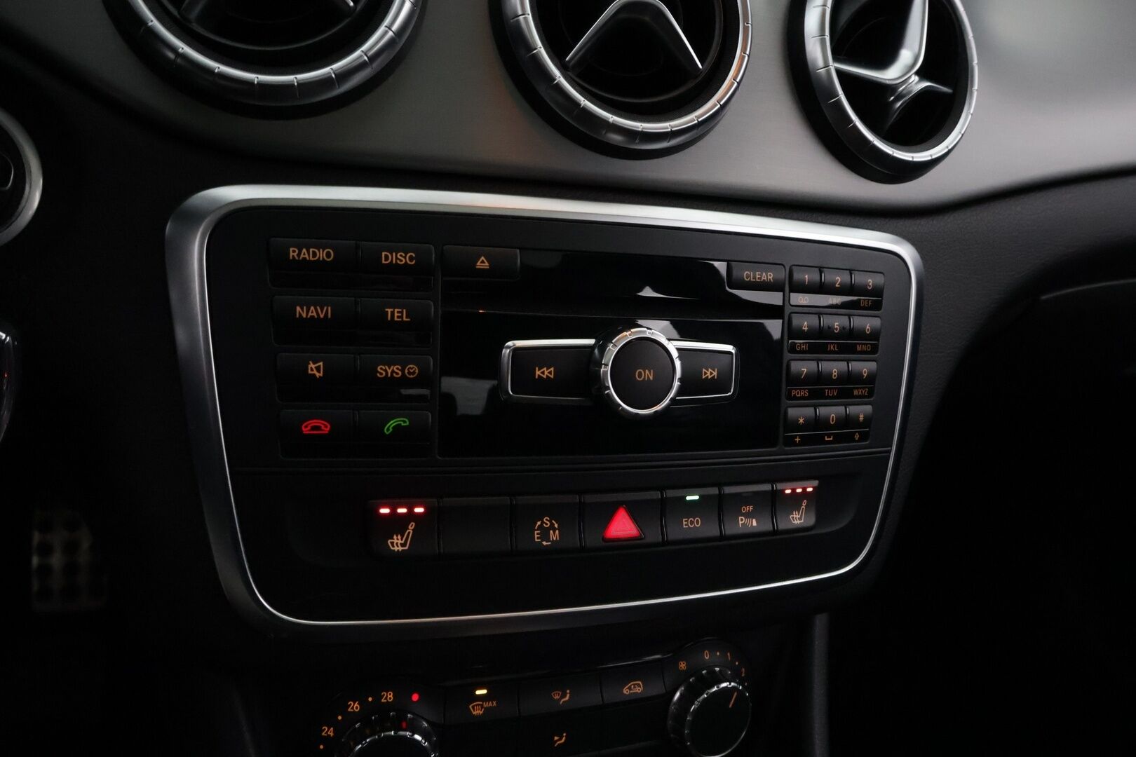 Mercedes-Benz CLA 2013 200 BE A Premium Business AMG * Panorama / Nahka-Alcantara / Night / Bi-Xenon / Lohko & Sisäpistoke - Tulossa Myyntiin! - HULLUT VÄLIPÄIVÄT KORKOTARJOUS 2,49%