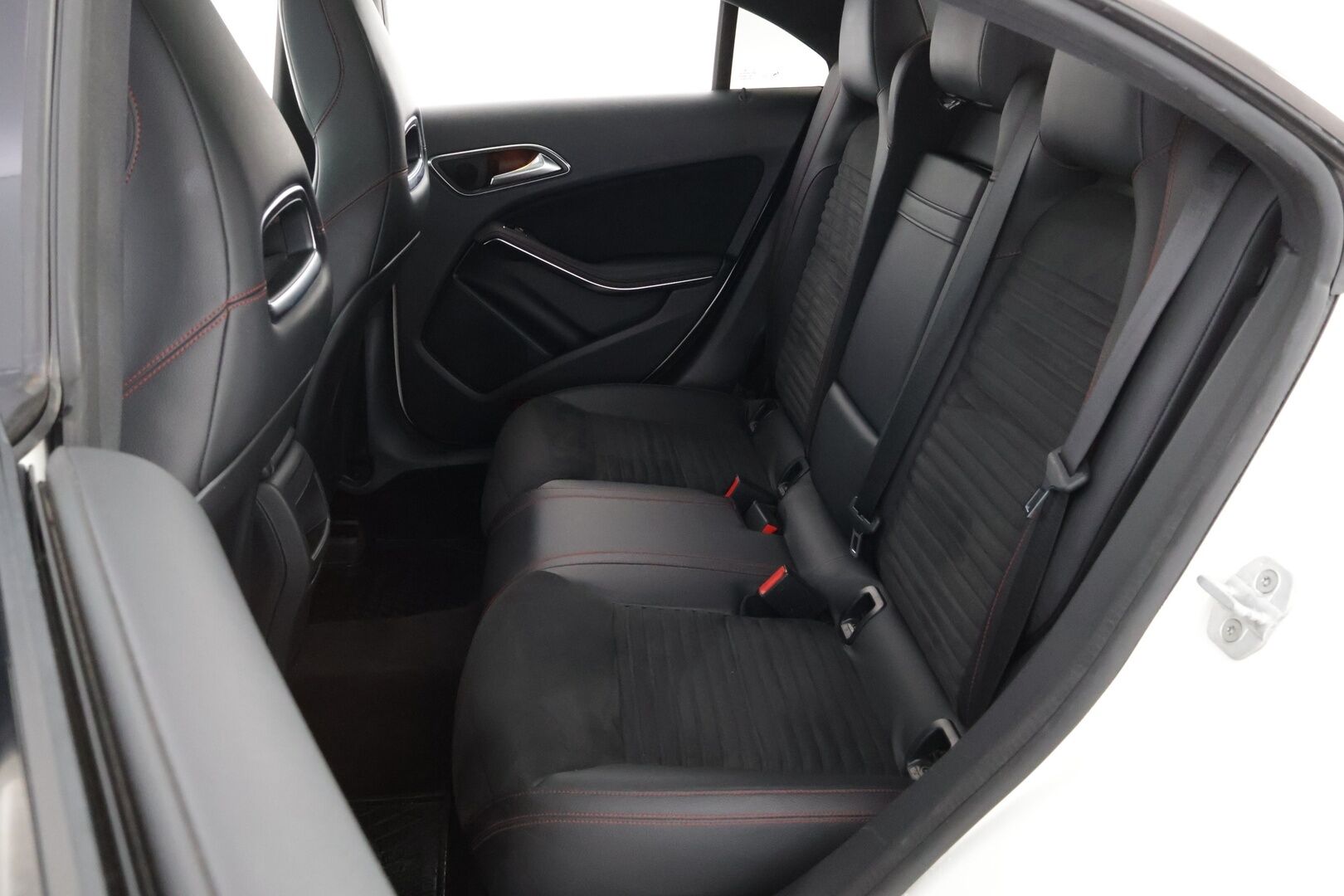 Mercedes-Benz CLA 2013 200 BE A Premium Business AMG * Panorama / Nahka-Alcantara / Night / Bi-Xenon / Lohko & Sisäpistoke - Tulossa Myyntiin! - HULLUT VÄLIPÄIVÄT KORKOTARJOUS 2,49%