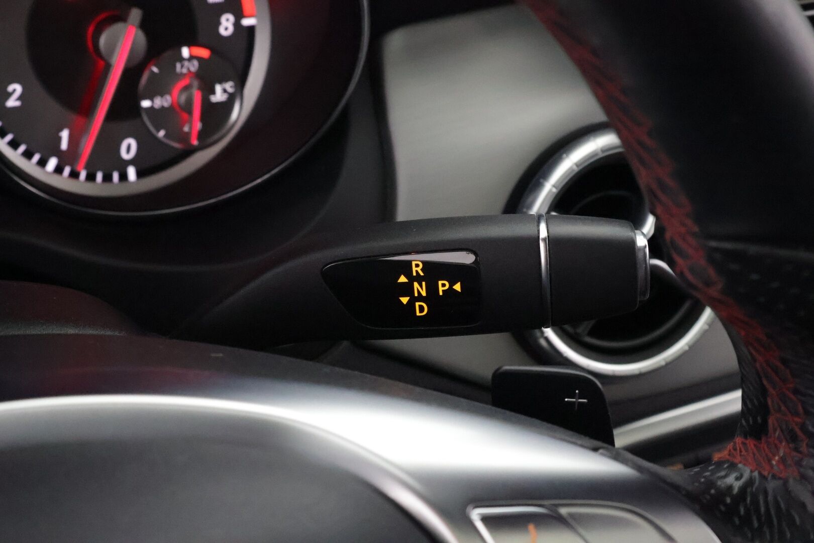 Mercedes-Benz CLA 2013 200 BE A Premium Business AMG * Panorama / Nahka-Alcantara / Night / Bi-Xenon / Lohko & Sisäpistoke - Tulossa Myyntiin! - HULLUT VÄLIPÄIVÄT KORKOTARJOUS 2,49%