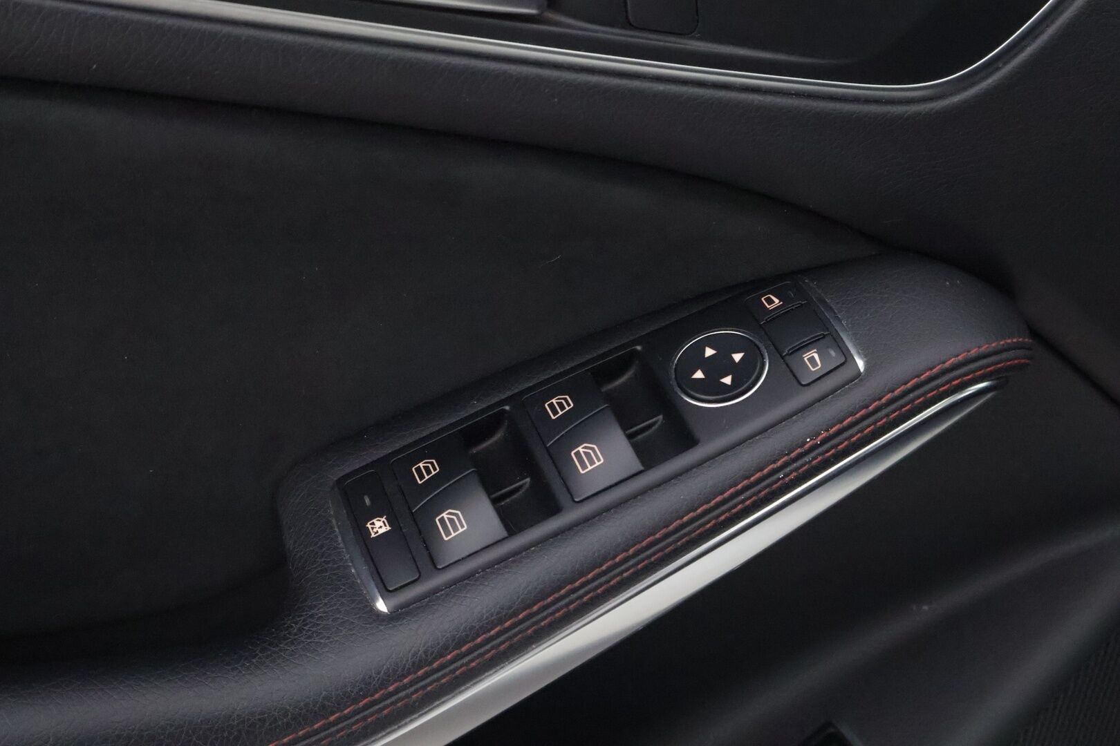 Mercedes-Benz CLA 2013 200 BE A Premium Business AMG * Panorama / Nahka-Alcantara / Night / Bi-Xenon / Lohko & Sisäpistoke - Tulossa Myyntiin! - HULLUT VÄLIPÄIVÄT KORKOTARJOUS 2,49%