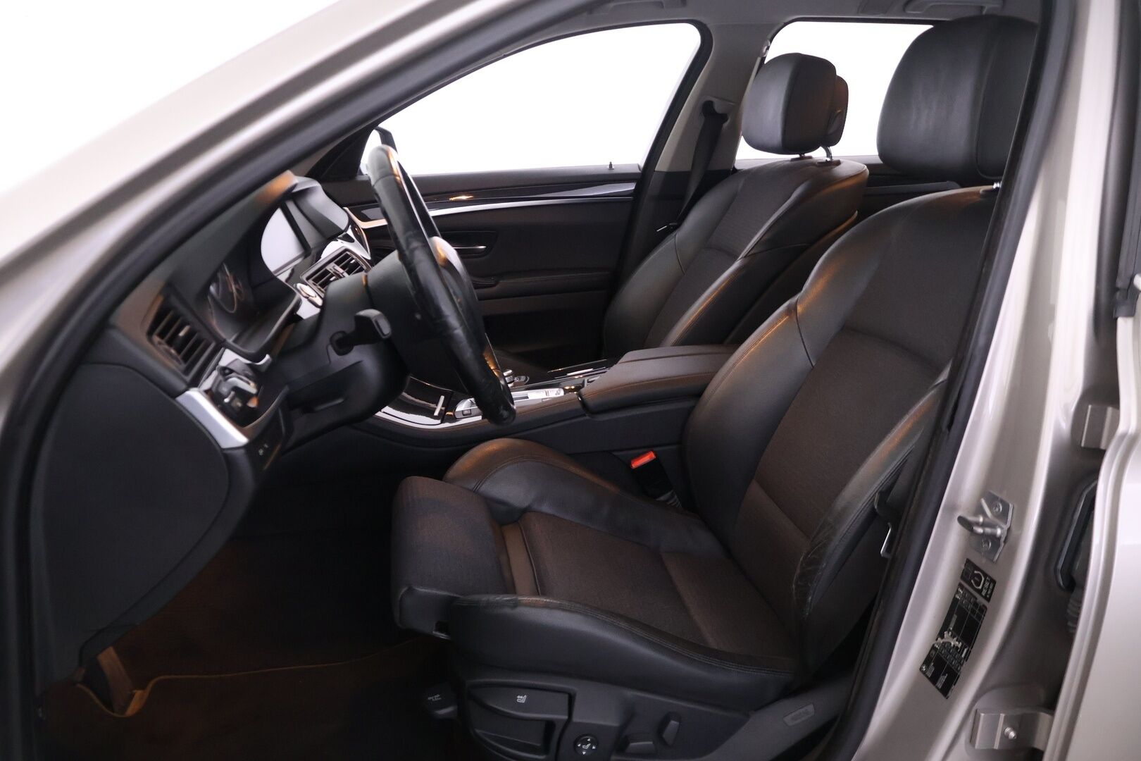 BMW 520 2010 Sport A F11 Touring YritysOutlet - Myydään vain yrityksille - | Acc | Koukku | lohko+sisäpistoke | 