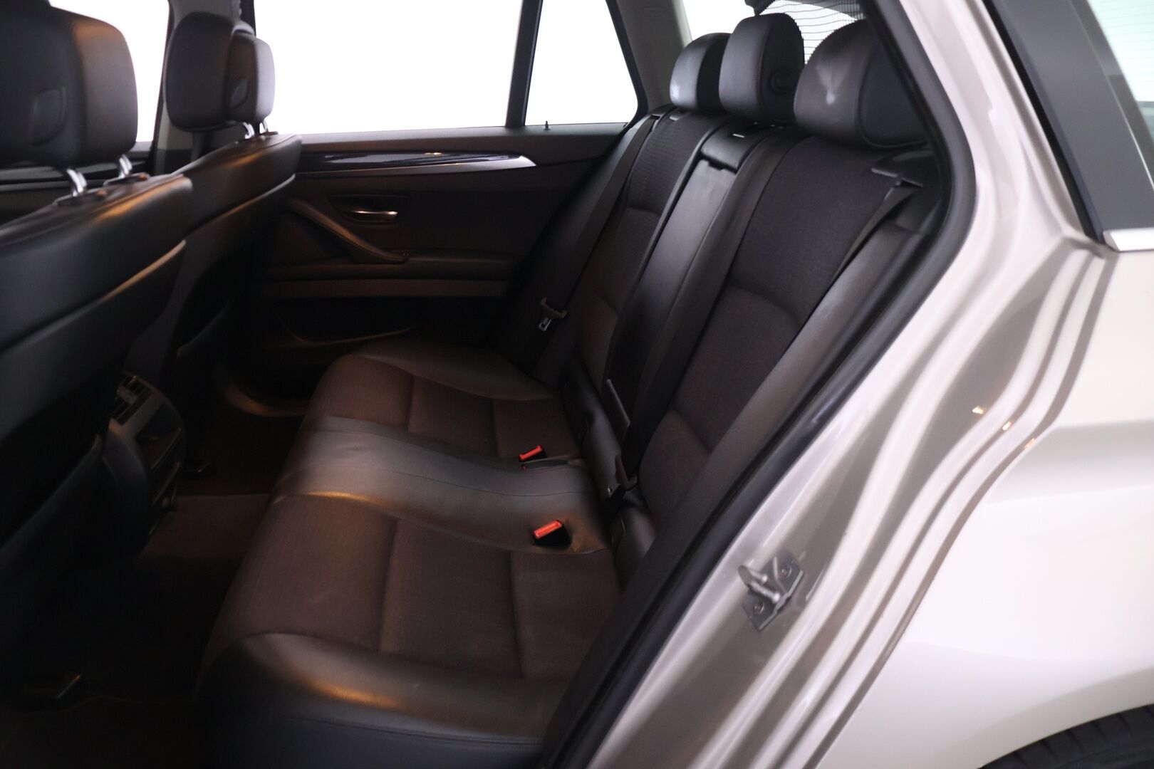 BMW 520 2010 Sport A F11 Touring YritysOutlet - Myydään vain yrityksille - | Acc | Koukku | lohko+sisäpistoke | 