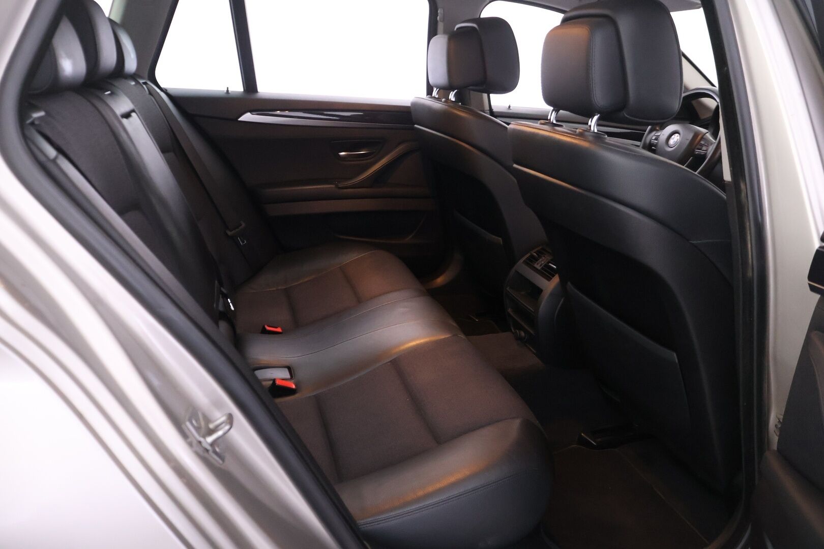 BMW 520 2010 Sport A F11 Touring YritysOutlet - Myydään vain yrityksille - | Acc | Koukku | lohko+sisäpistoke | 