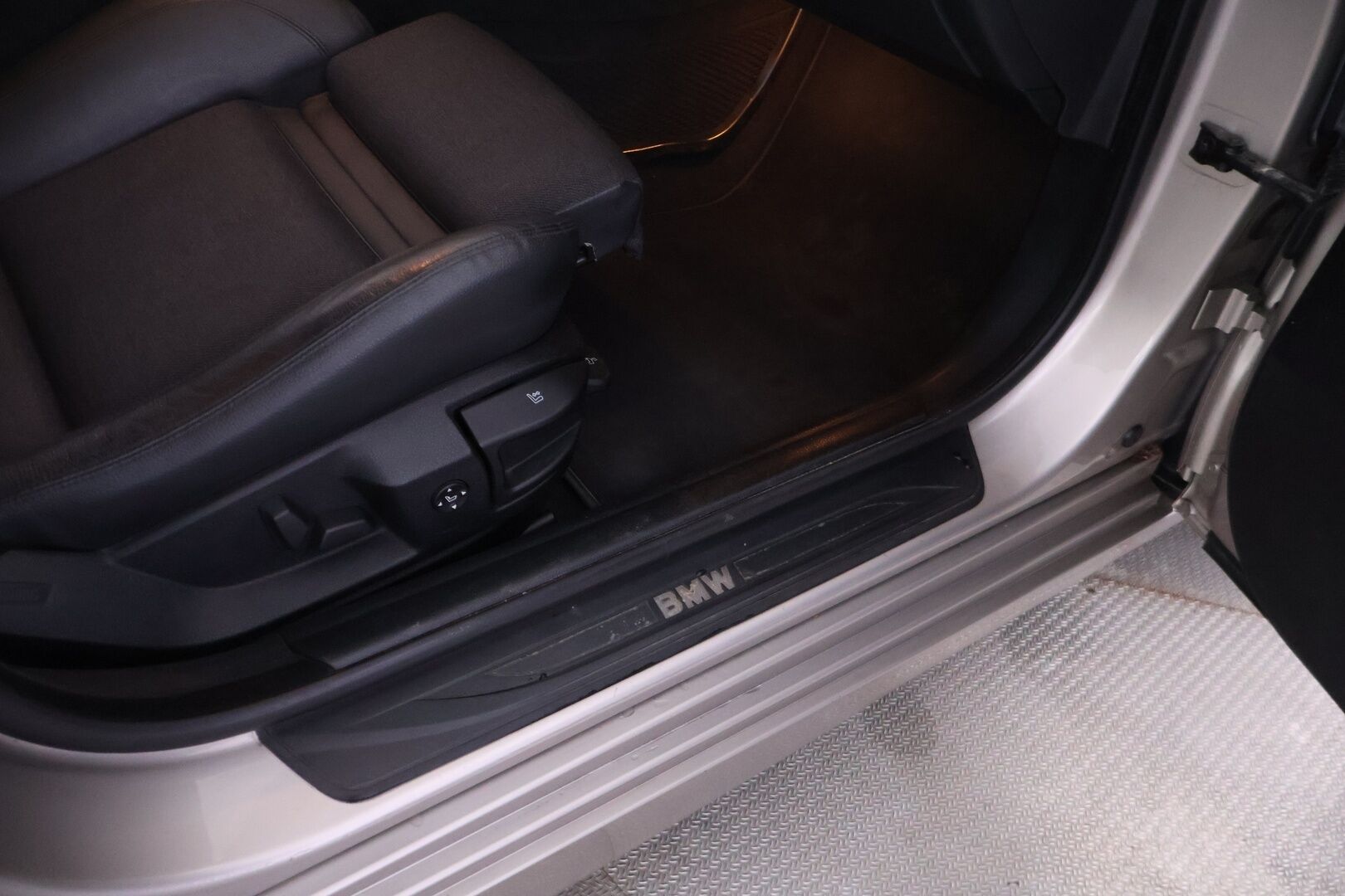 BMW 520 2010 Sport A F11 Touring YritysOutlet - Myydään vain yrityksille - | Acc | Koukku | lohko+sisäpistoke | 