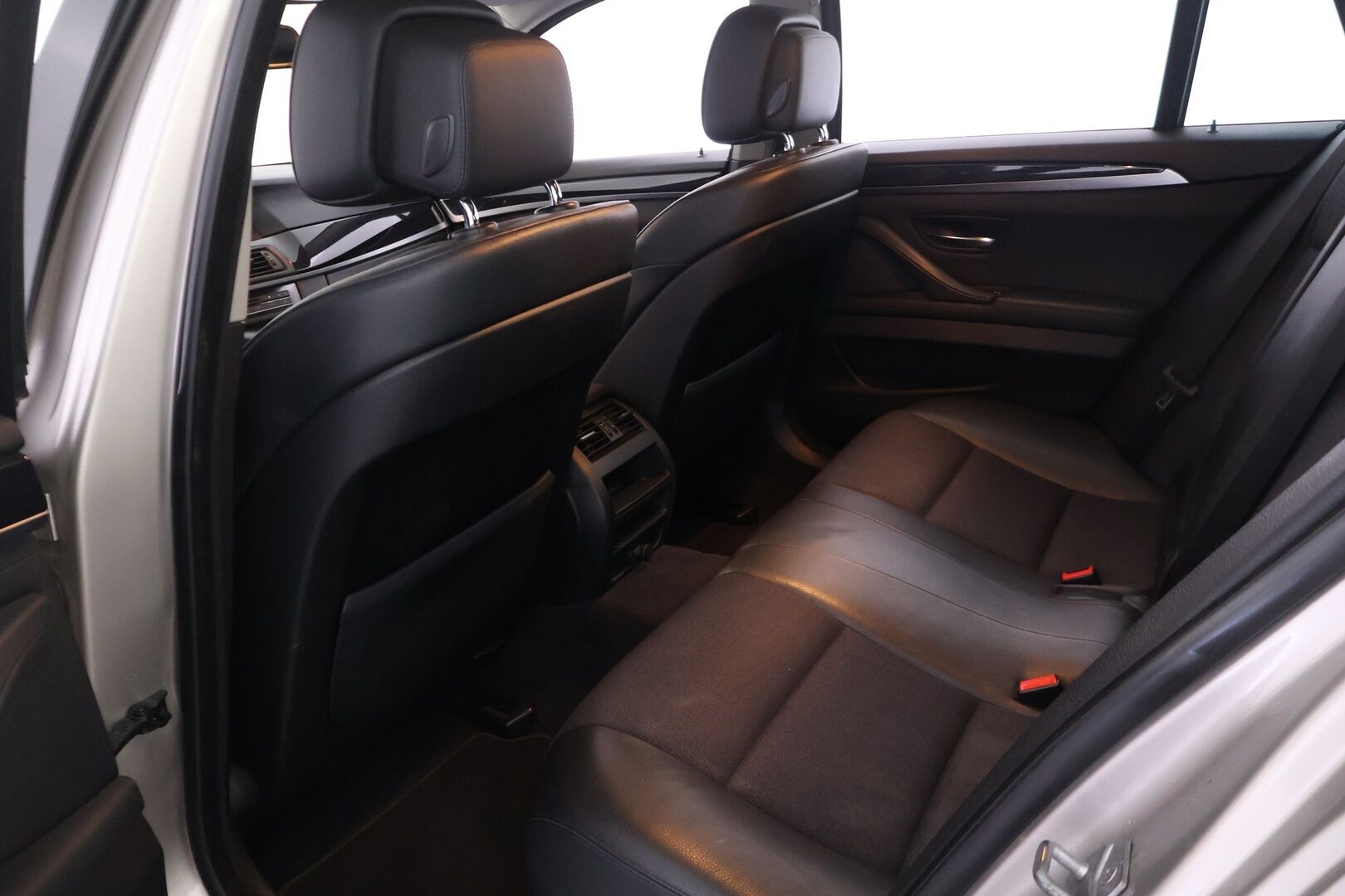 BMW 520 2010 Sport A F11 Touring YritysOutlet - Myydään vain yrityksille - | Acc | Koukku | lohko+sisäpistoke | 