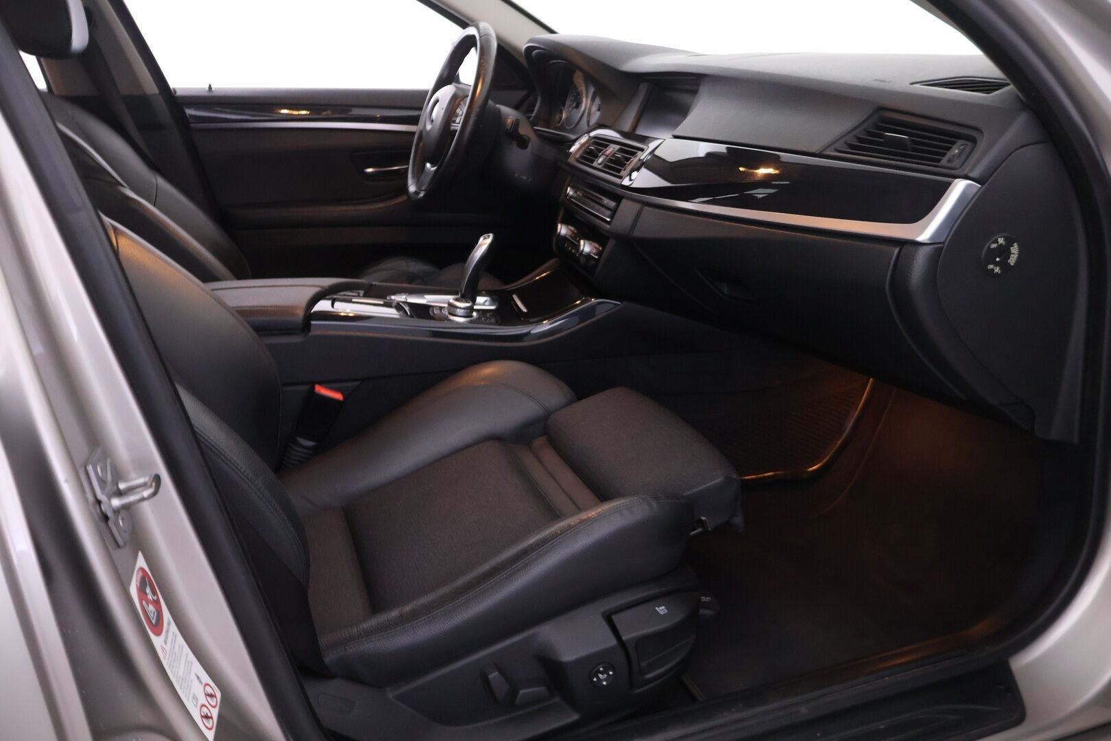 BMW 520 2010 Sport A F11 Touring YritysOutlet - Myydään vain yrityksille - | Acc | Koukku | lohko+sisäpistoke | 