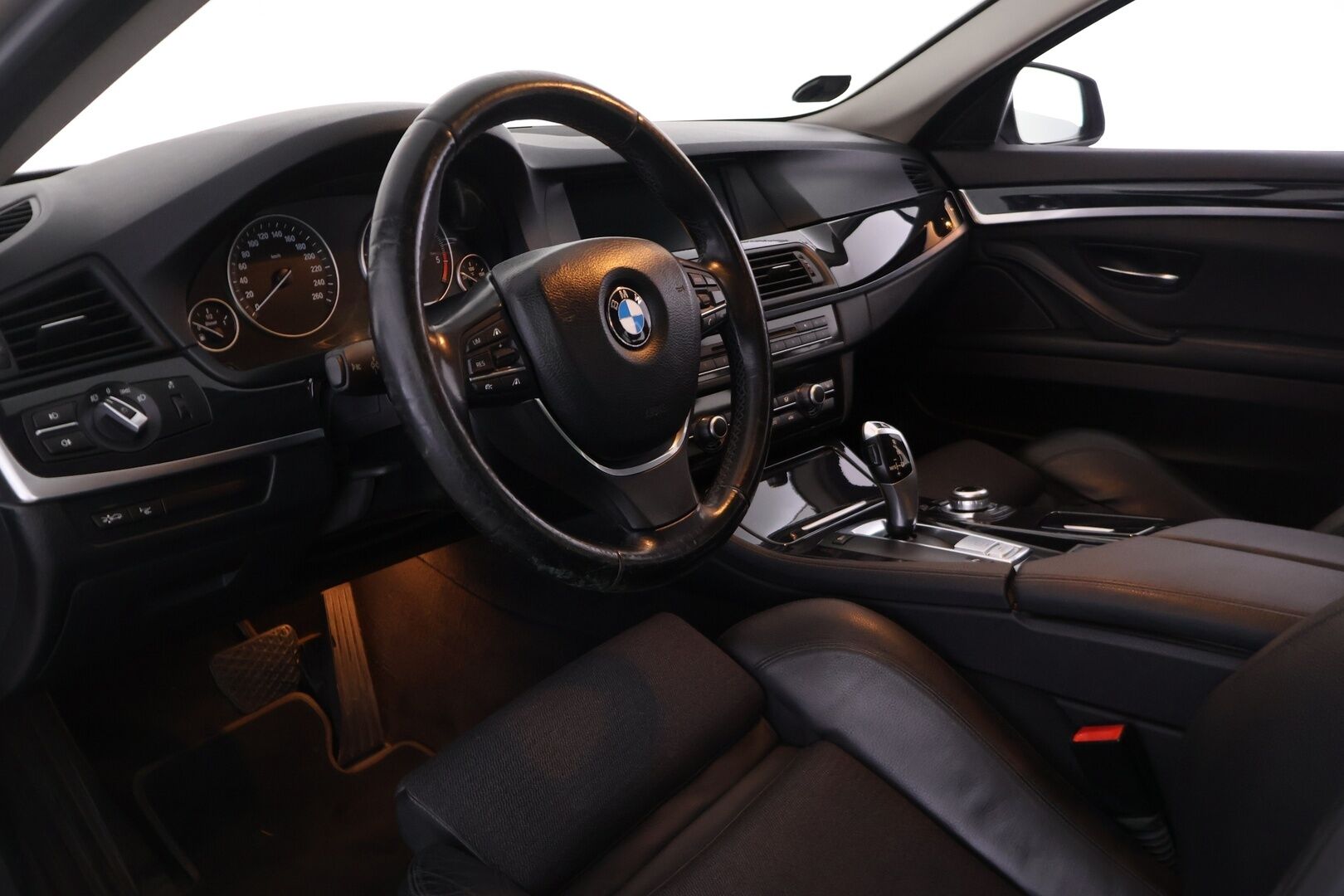 BMW 520 2010 Sport A F11 Touring YritysOutlet - Myydään vain yrityksille - | Acc | Koukku | lohko+sisäpistoke | 