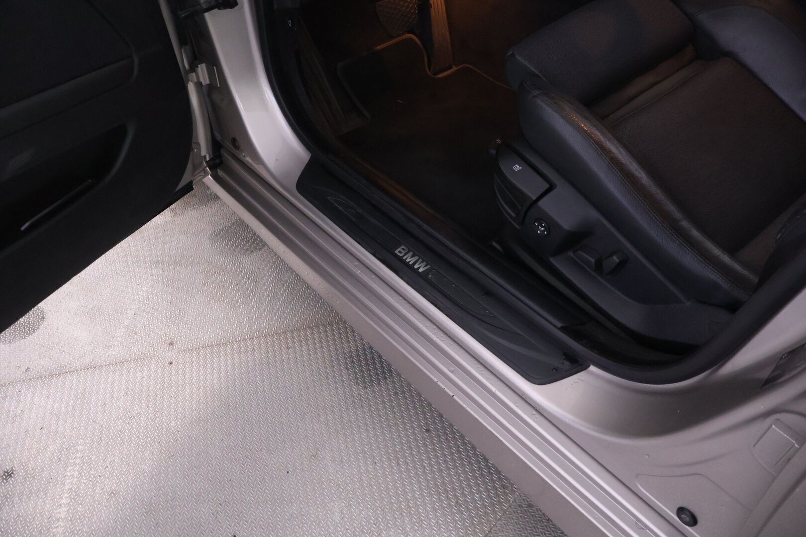 BMW 520 2010 Sport A F11 Touring YritysOutlet - Myydään vain yrityksille - | Acc | Koukku | lohko+sisäpistoke | 