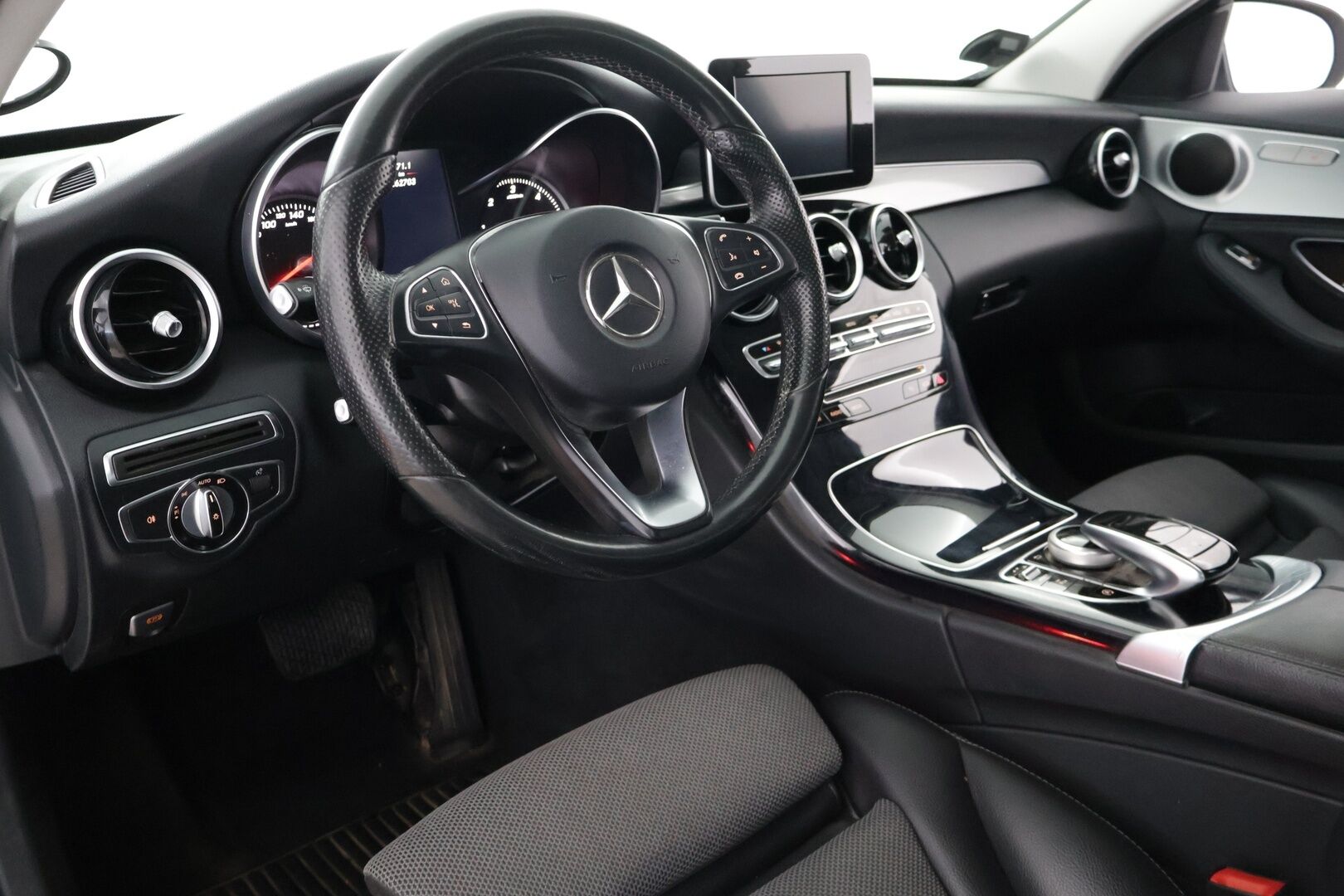 Mercedes-Benz C 2015 220 BlueTec A Premium Business - | Avantgarde | ILS LED | BLIS | Koukku | Park Assist | P.tutkat | IHC+ | 1 om. Suomi |