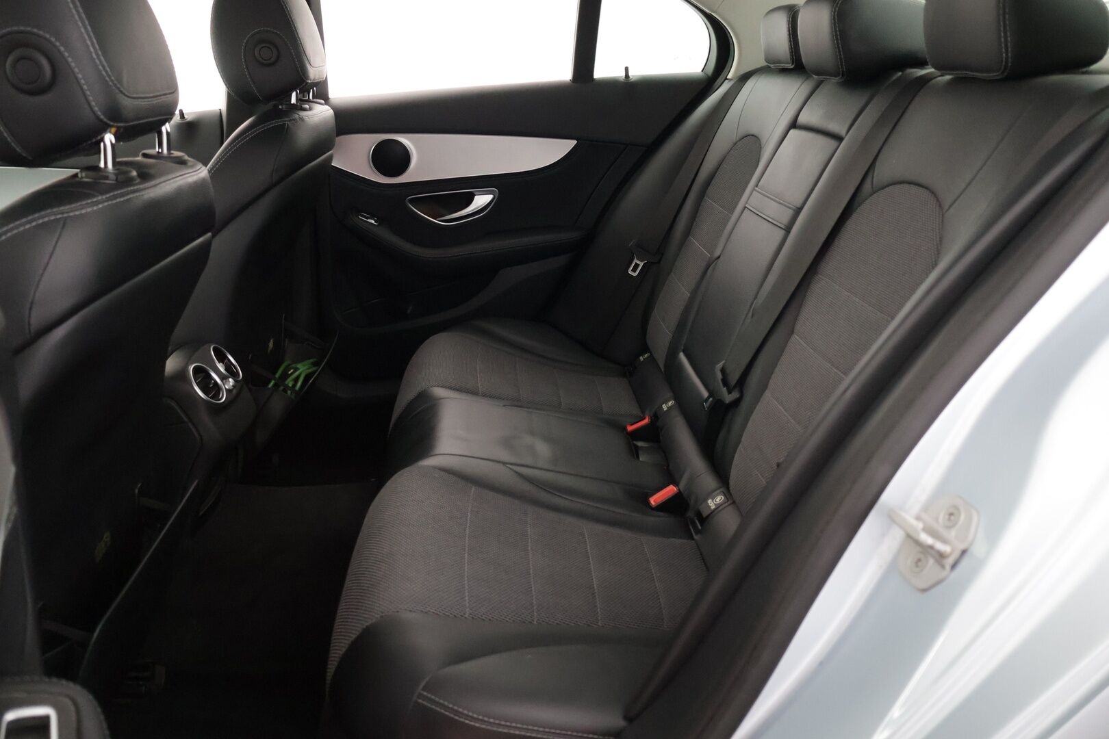Mercedes-Benz C 2015 220 BlueTec A Premium Business - | Avantgarde | ILS LED | BLIS | Koukku | Park Assist | P.tutkat | IHC+ | 1 om. Suomi |
