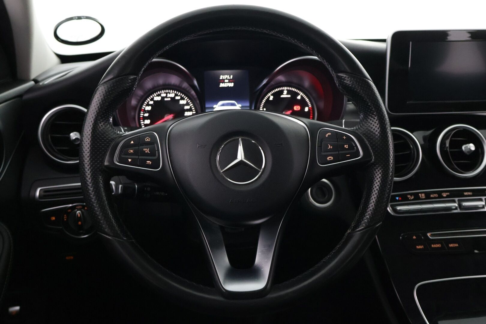 Mercedes-Benz C 2015 220 BlueTec A Premium Business - | Avantgarde | ILS LED | BLIS | Koukku | Park Assist | P.tutkat | IHC+ | 1 om. Suomi |