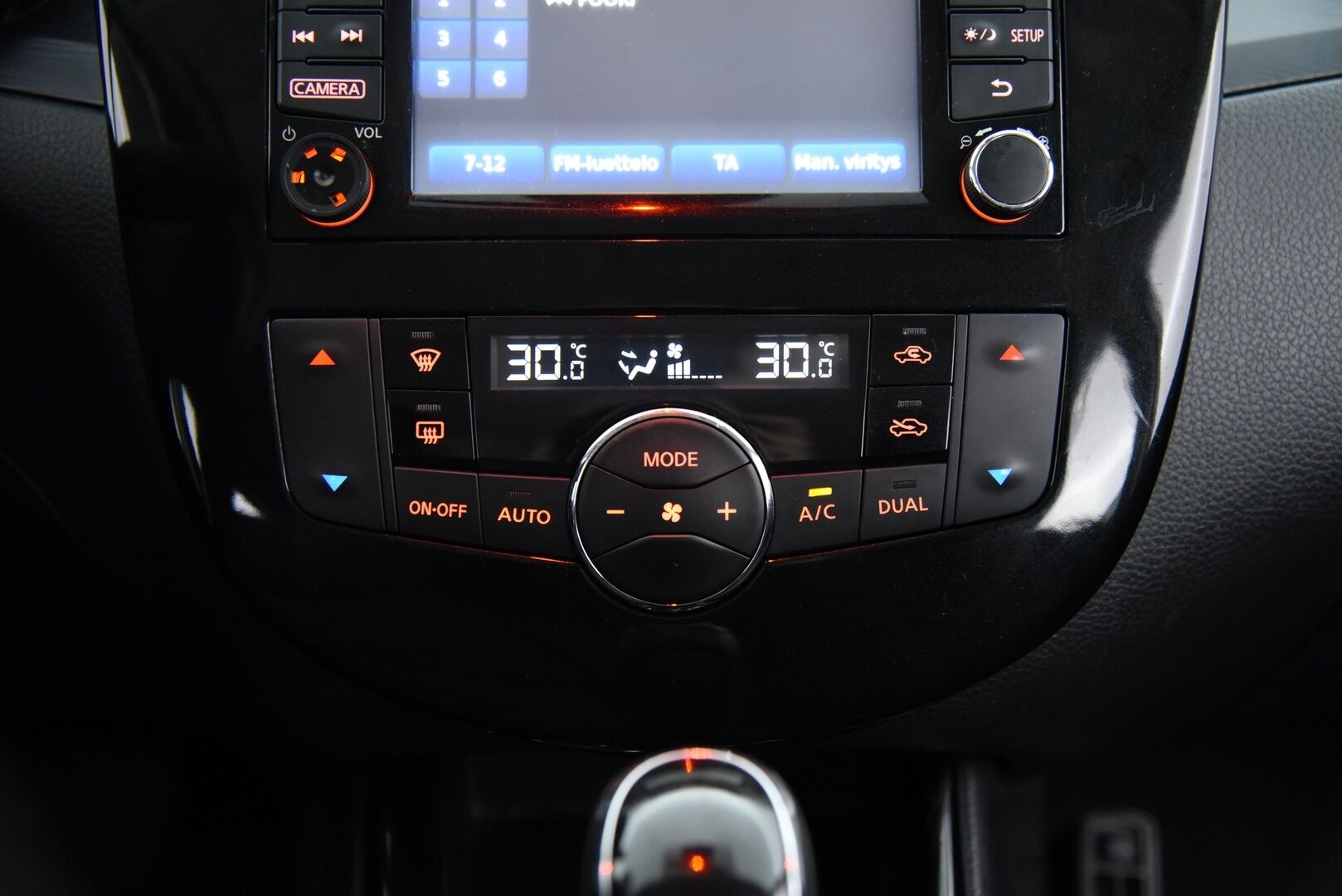 Nissan Pulsar 2015 DIG-T 115 Business 360 Xtronic / Suomi auto / Vakkari / 360 / Blis - Jakoketju juuri vaihdettu! / Lohko- + sisätilalämmitin / 2x renkaat / Huoltokirja