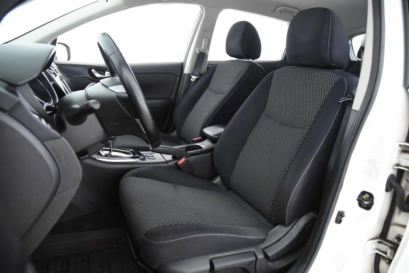 Nissan Pulsar 2015 DIG-T 115 Business 360 Xtronic / Suomi auto / Vakkari / 360 / Blis - Jakoketju juuri vaihdettu! / Lohko- + sisätilalämmitin / 2x renkaat / Huoltokirja