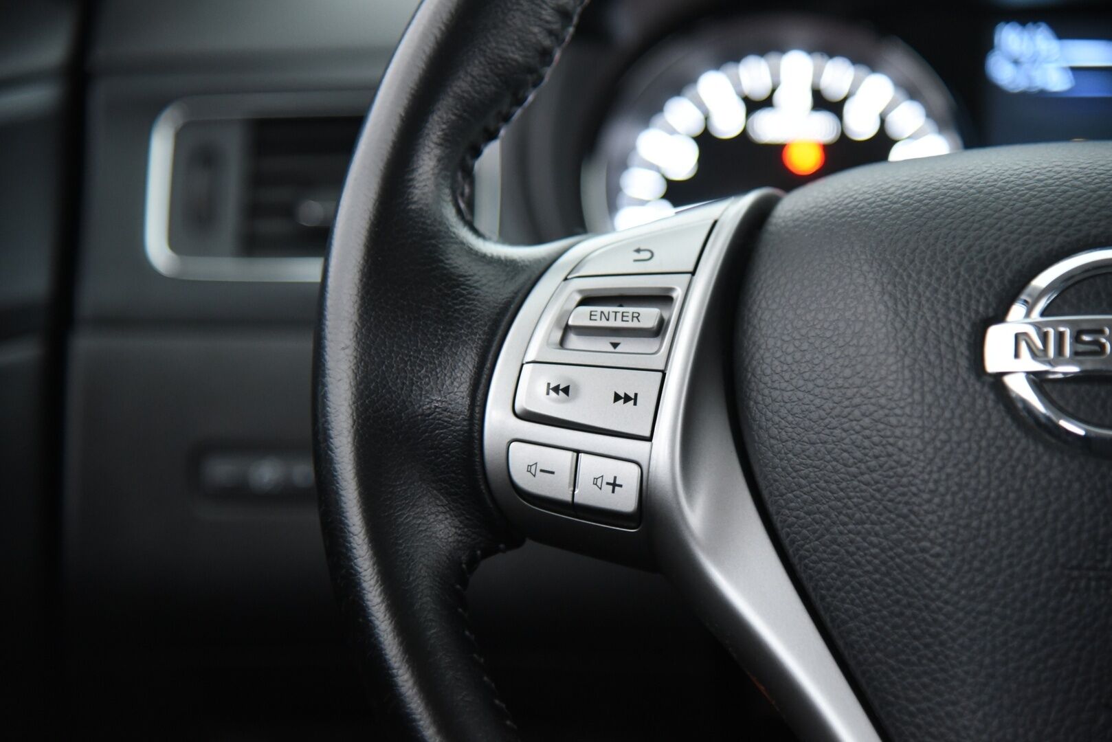 Nissan Pulsar 2015 DIG-T 115 Business 360 Xtronic / Suomi auto / Vakkari / 360 / Blis - Jakoketju juuri vaihdettu! / Lohko- + sisätilalämmitin / 2x renkaat / Huoltokirja