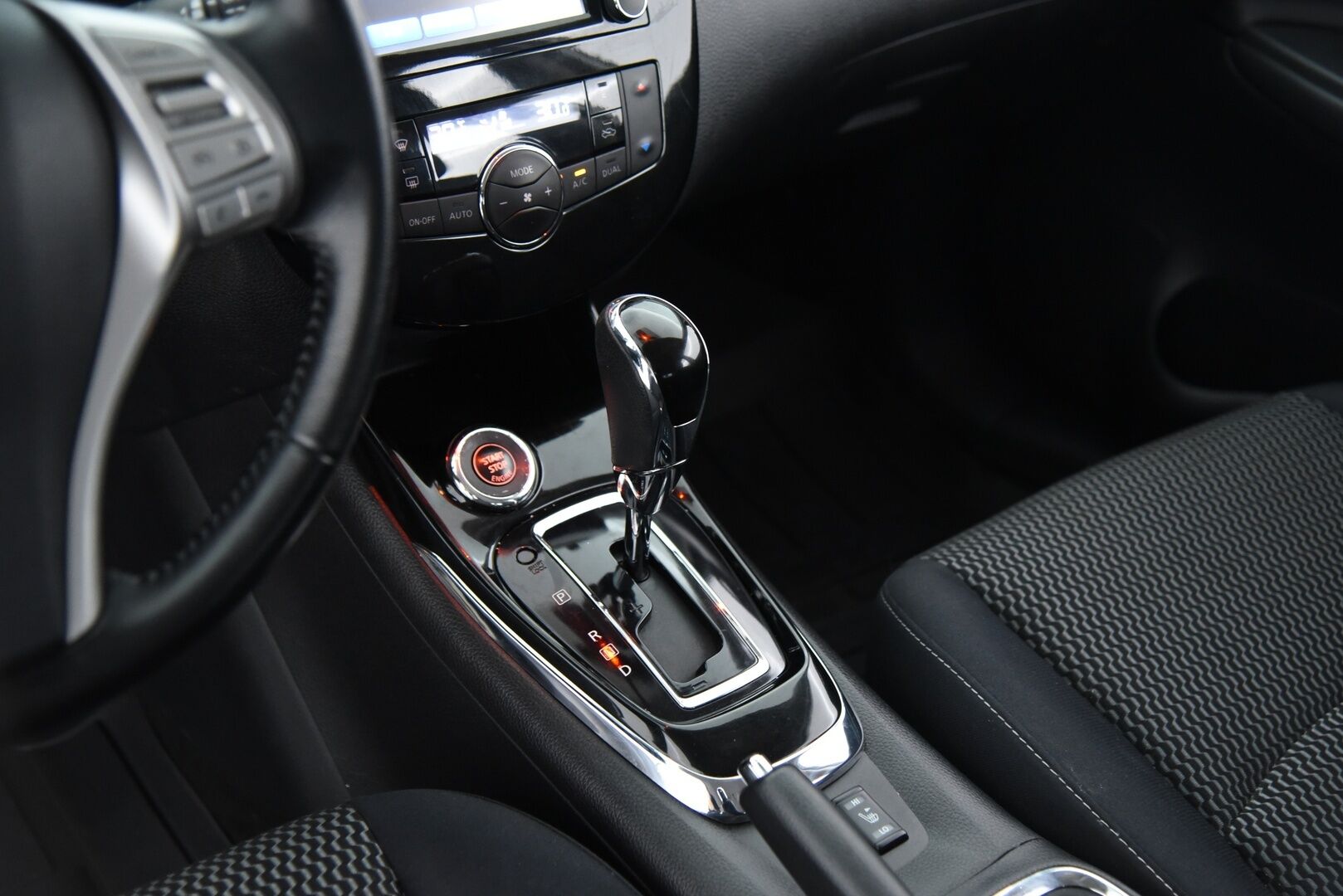 Nissan Pulsar 2015 DIG-T 115 Business 360 Xtronic / Suomi auto / Vakkari / 360 / Blis - Jakoketju juuri vaihdettu! / Lohko- + sisätilalämmitin / 2x renkaat / Huoltokirja