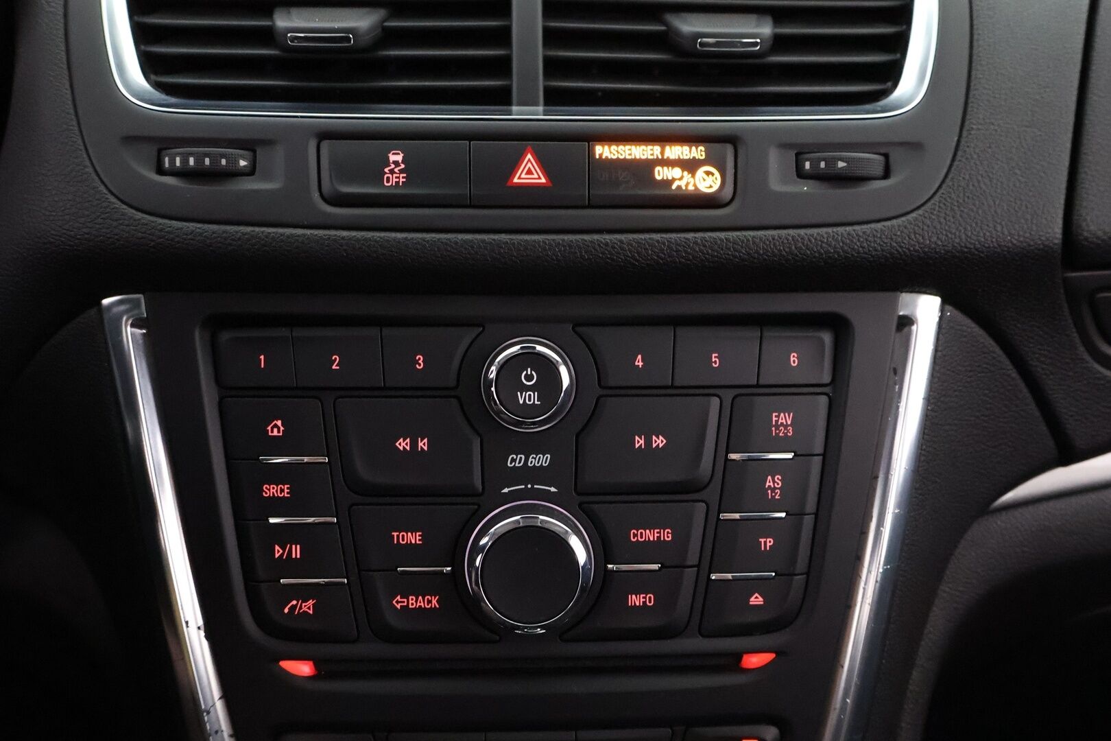 Opel Mokka 2015 5-ov Drive 1,4 Turbo 103kW AT6 - Suomiauto / Vetokoukku / Vakkari / Lohkolämmitin / Ratinlämmitin / P.Tutkat / Juuri katsastettu!