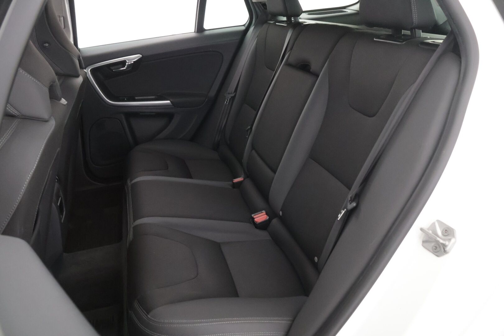 Volvo V60 2014 D4 Business aut - *Suomi-auto / Vetokoukku / Webasto / Digimittaristo / Vakkari / On call / 2x renkaat*