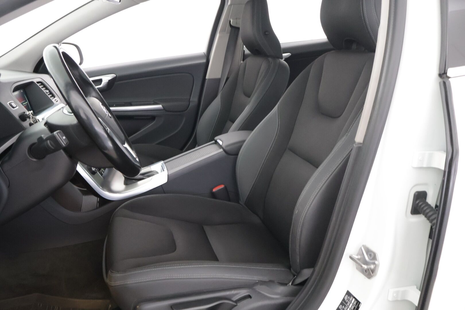 Volvo V60 2014 D4 Business aut - *Suomi-auto / Vetokoukku / Webasto / Digimittaristo / Vakkari / On call / 2x renkaat*
