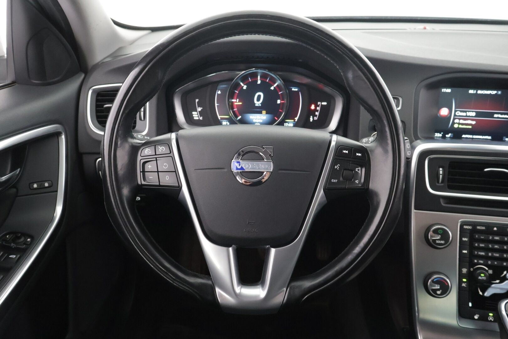 Volvo V60 2014 D4 Business aut - *Suomi-auto / Vetokoukku / Webasto / Digimittaristo / Vakkari / On call / 2x renkaat*