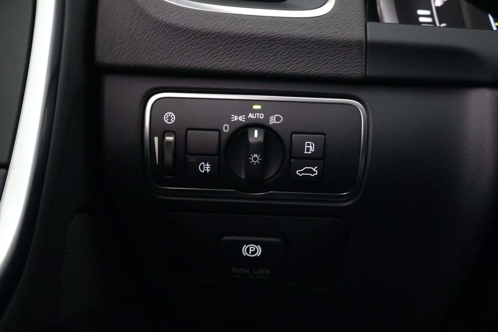 Volvo V60 2014 D4 Business aut - *Suomi-auto / Vetokoukku / Webasto / Digimittaristo / Vakkari / On call / 2x renkaat*