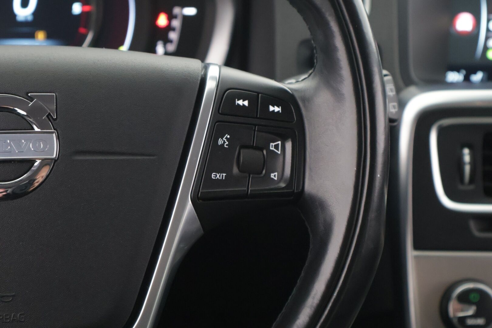 Volvo V60 2014 D4 Business aut - *Suomi-auto / Vetokoukku / Webasto / Digimittaristo / Vakkari / On call / 2x renkaat*