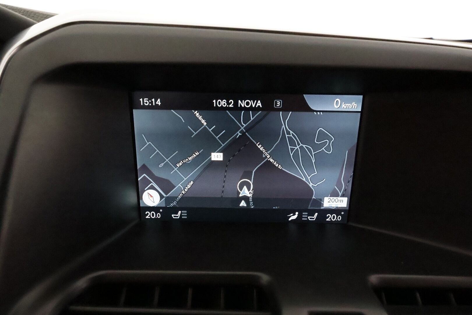 Volvo XC60 2014 D4 AWD Momentum aut **Vakkari / Webasto / Aktiiv. Bi-Xenon / Navi / Koukku / Sähköluukku / Muistipenkki** - Suomi-auto / Kahdet renkaat aluvanteilla