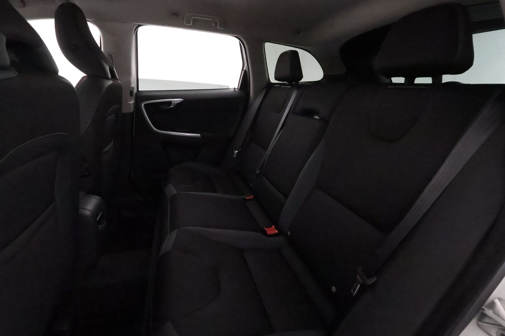 Volvo XC60 2014 D4 AWD Momentum aut **Vakkari / Webasto / Aktiiv. Bi-Xenon / Navi / Koukku / Sähköluukku / Muistipenkki** - Suomi-auto / Kahdet renkaat aluvanteilla