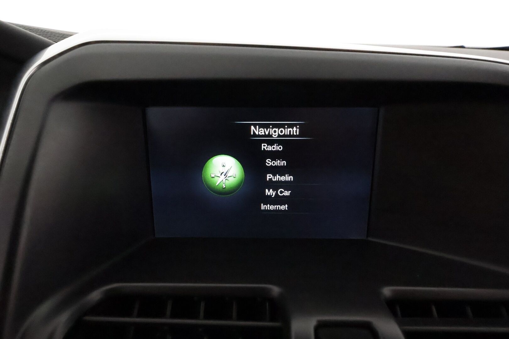 Volvo XC60 2014 D4 AWD Momentum aut **Vakkari / Webasto / Aktiiv. Bi-Xenon / Navi / Koukku / Sähköluukku / Muistipenkki** - Suomi-auto / Kahdet renkaat aluvanteilla