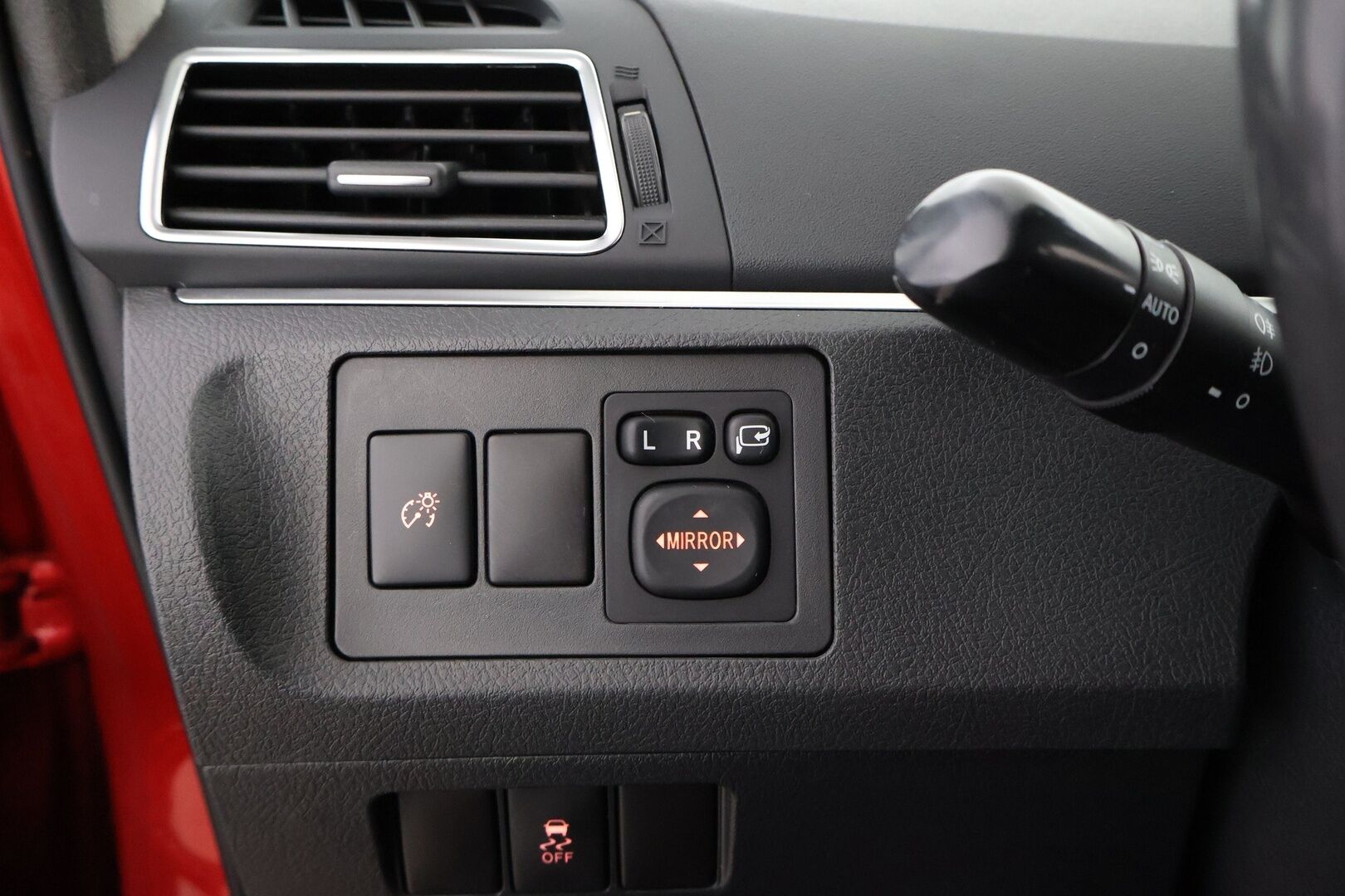 Toyota Verso 2014 1,8 Valvematic Active 7p * 2Om Suomiauto / Peruutuskamera / Navi / Lohko & Sisäpistoke / Vakkari / Xenon - Hyvät nastarenkaat / Uudet kesärenkaat!