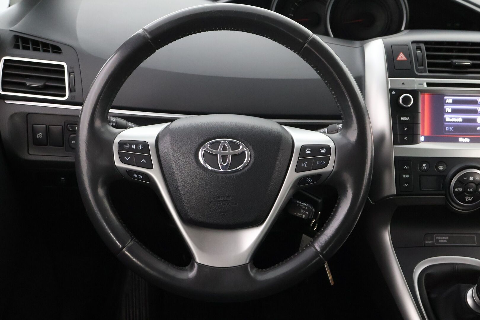 Toyota Verso 2014 1,8 Valvematic Active 7p * 2Om Suomiauto / Peruutuskamera / Navi / Lohko & Sisäpistoke / Vakkari / Xenon - Hyvät nastarenkaat / Uudet kesärenkaat!