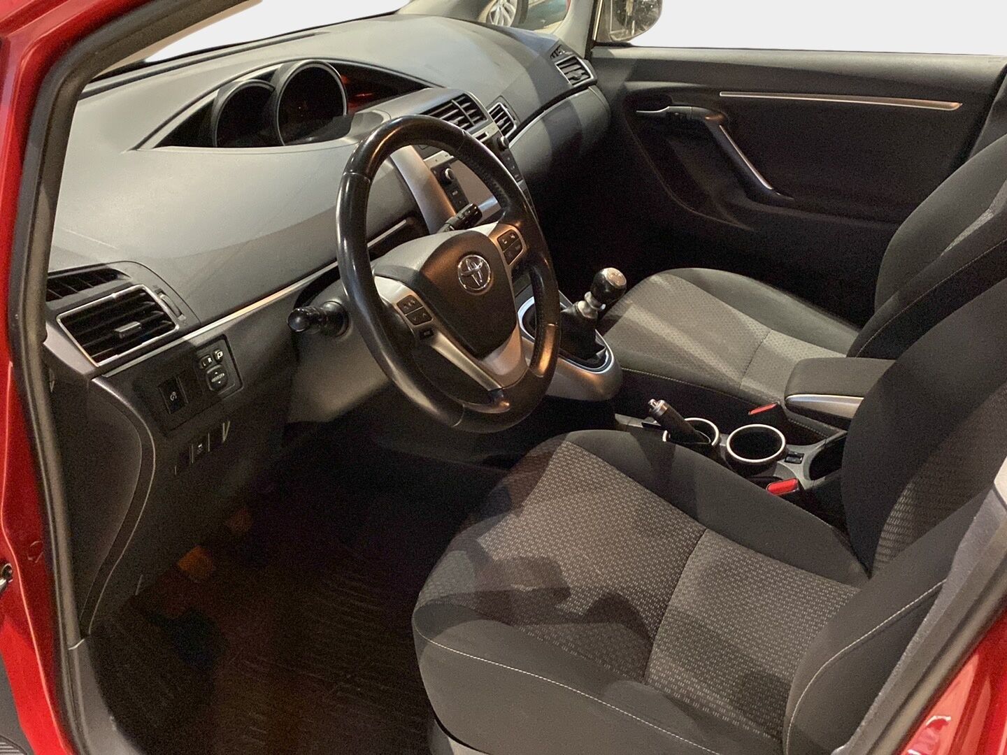 Toyota Verso 2014 1,8 Valvematic Active 7p * 2.OM Suomiauto / 7-paikkainen / Peruutuskamera / Navi / Lohko+sisäpistoke / Vakkari / Xenon / Juuri saapunut! - Hyvät nastarenkaat / Uudet kesärenkaat!