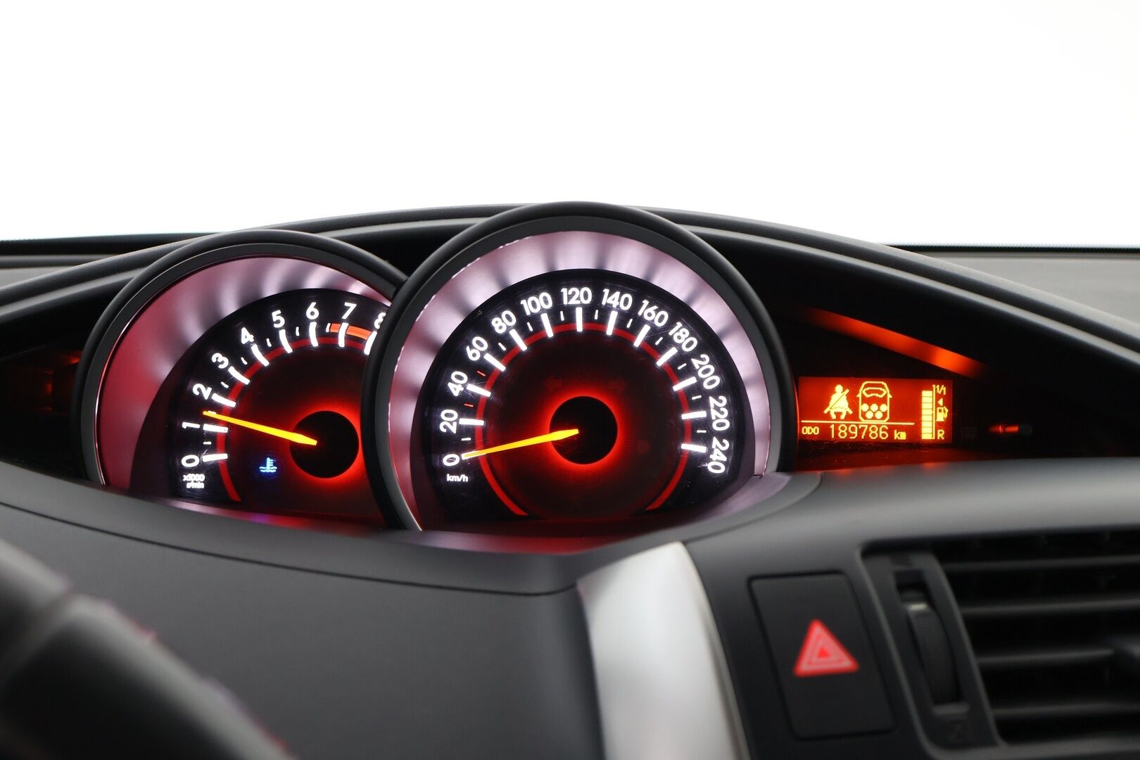Toyota Verso 2014 1,8 Valvematic Active 7p * 2Om Suomiauto / Peruutuskamera / Navi / Lohko & Sisäpistoke / Vakkari / Xenon - Hyvät nastarenkaat / Uudet kesärenkaat!