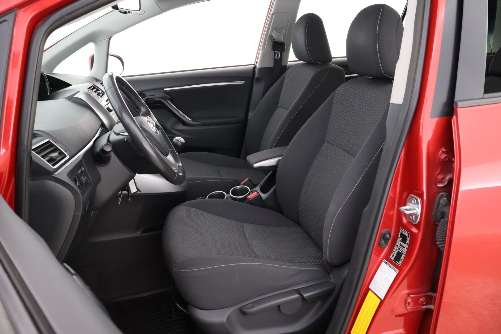 Toyota Verso 2014 1,8 Valvematic Active 7p * 2Om Suomiauto / Peruutuskamera / Navi / Lohko & Sisäpistoke / Vakkari / Xenon - Hyvät nastarenkaat / Uudet kesärenkaat!