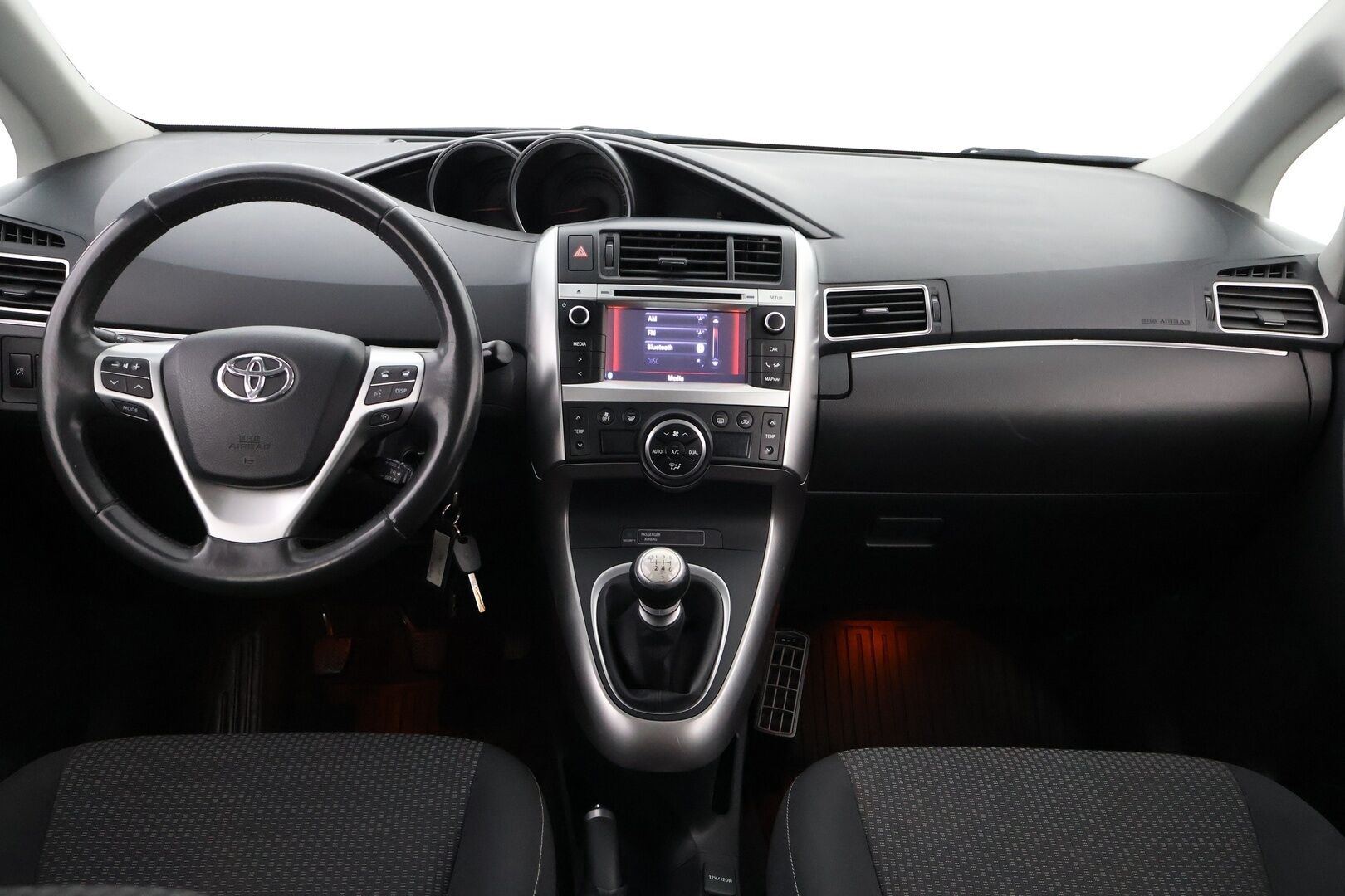Toyota Verso 2014 1,8 Valvematic Active 7p * 2Om Suomiauto / Peruutuskamera / Navi / Lohko & Sisäpistoke / Vakkari / Xenon - Hyvät nastarenkaat / Uudet kesärenkaat!