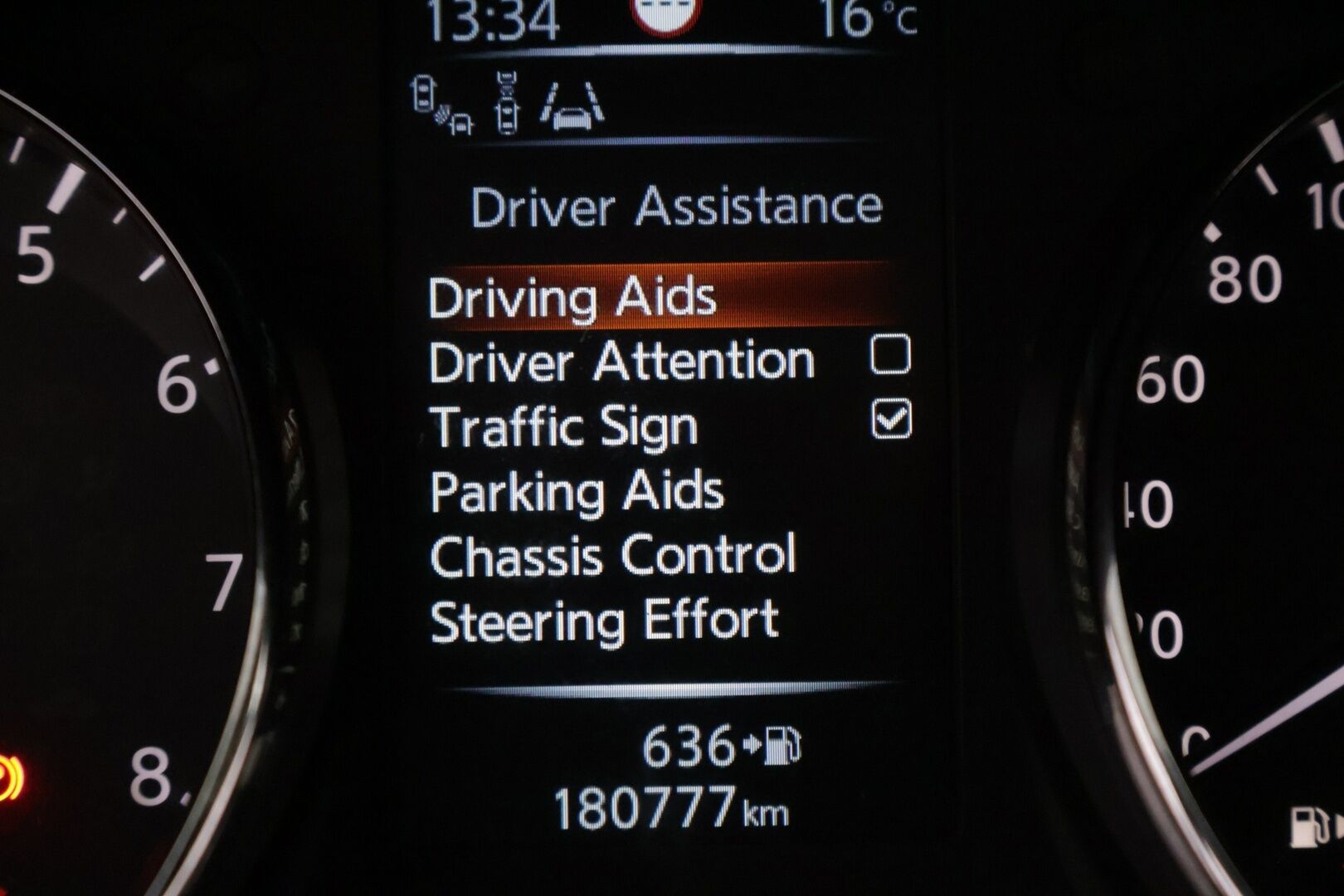 Nissan Qashqai 2014 1,2L Tekna 2WD 6M/T Driver Asst - Suomi-auto | 2x renkaat aluvantein | Lohko | 360-kamera | Lasikatto | BLIS | Keyless